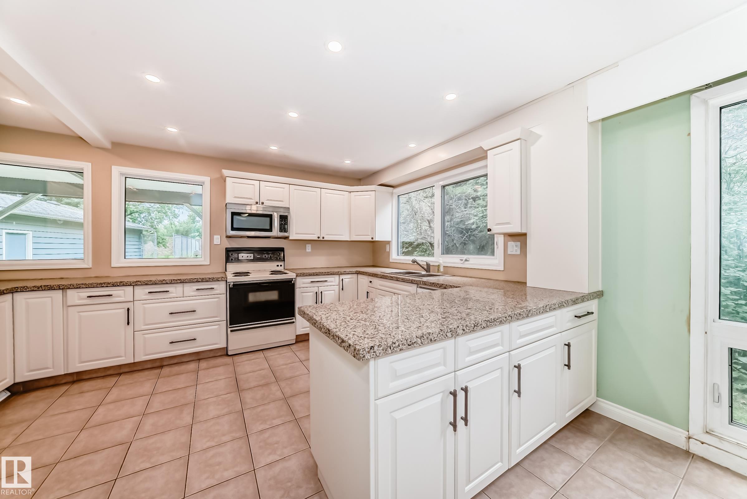 Photo 10 at 16 Scarboro Place, Sturgeon Heights, St. Albert