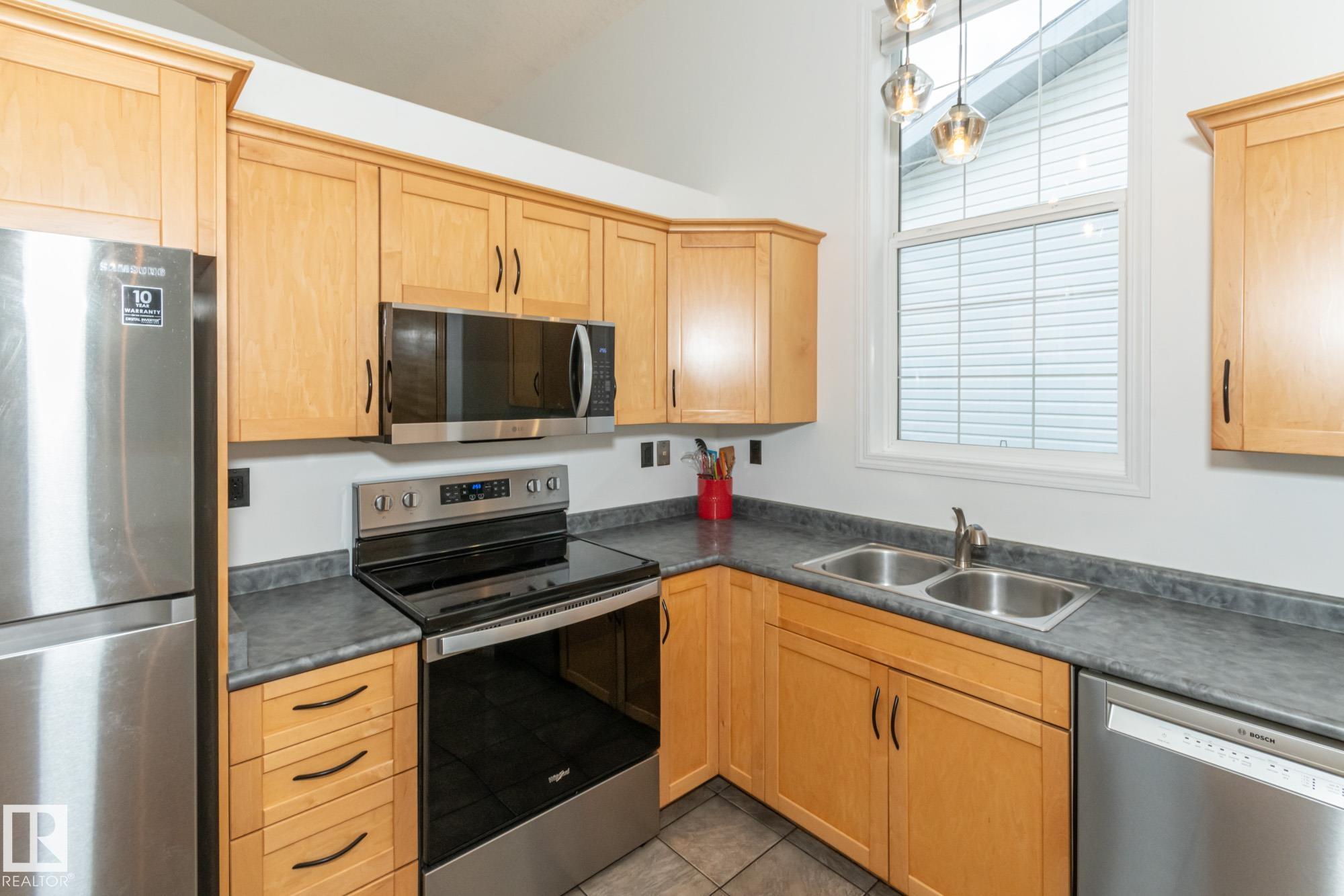 Photo 10 at 982 Jim Common Drive, Crystal Heights, Sherwood Park