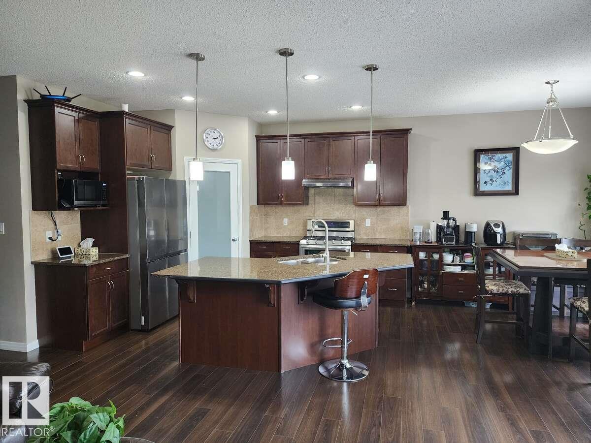 http://cdnparap120.paragonrels.com/ParagonImages/Property/p12/RAE/225367310/27/0/0/17e2056ef648d39242c652fb6b0e0d4e/1/e0887ad45627c92ca8cff8890008608e/225367310-72f307b0-78f1-488c-a4bb-e29dd9b7e135.JPG