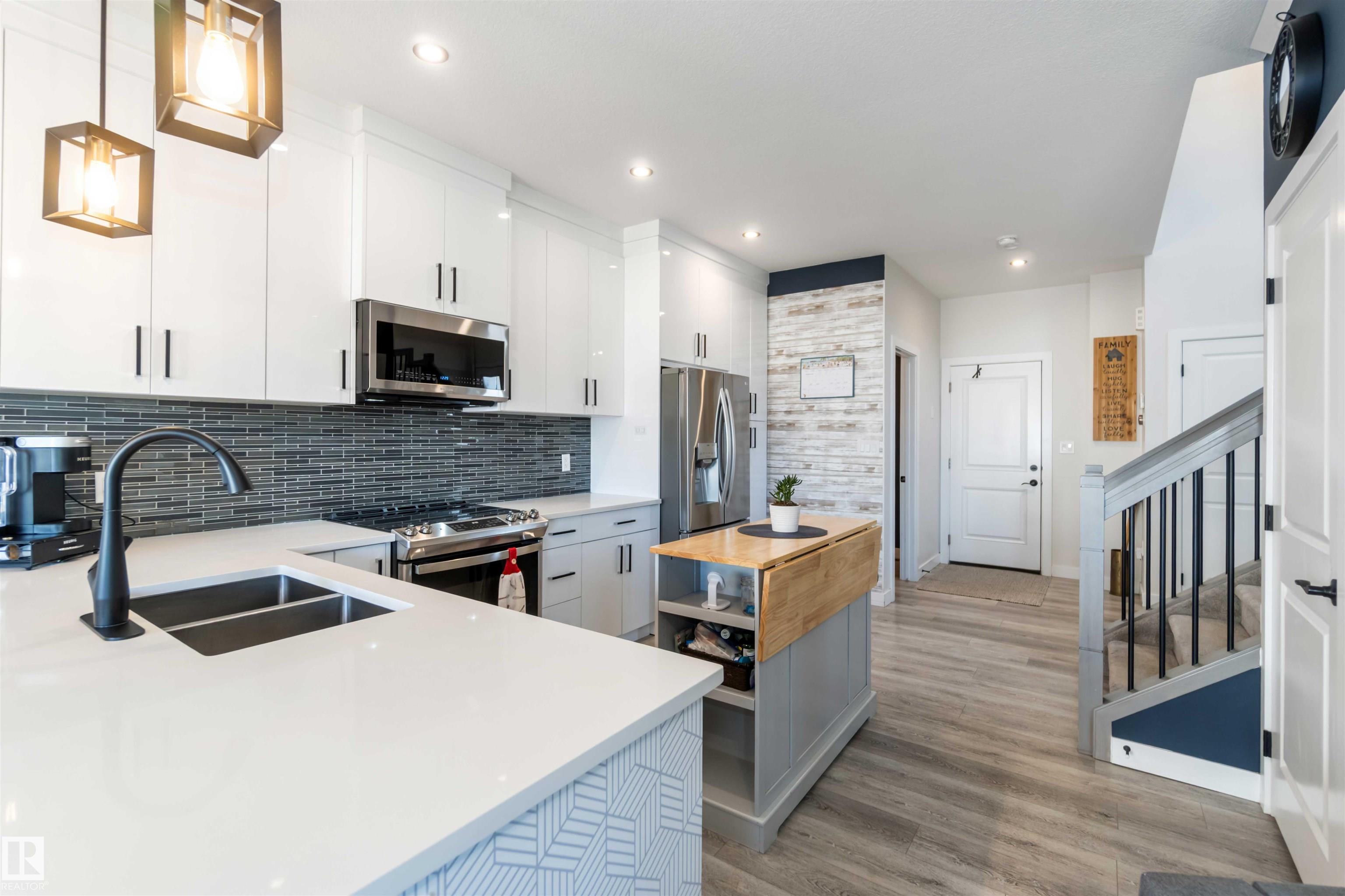 Photo 5 at 70 Springbrook Wynd, Spruce Ridge, Spruce Grove