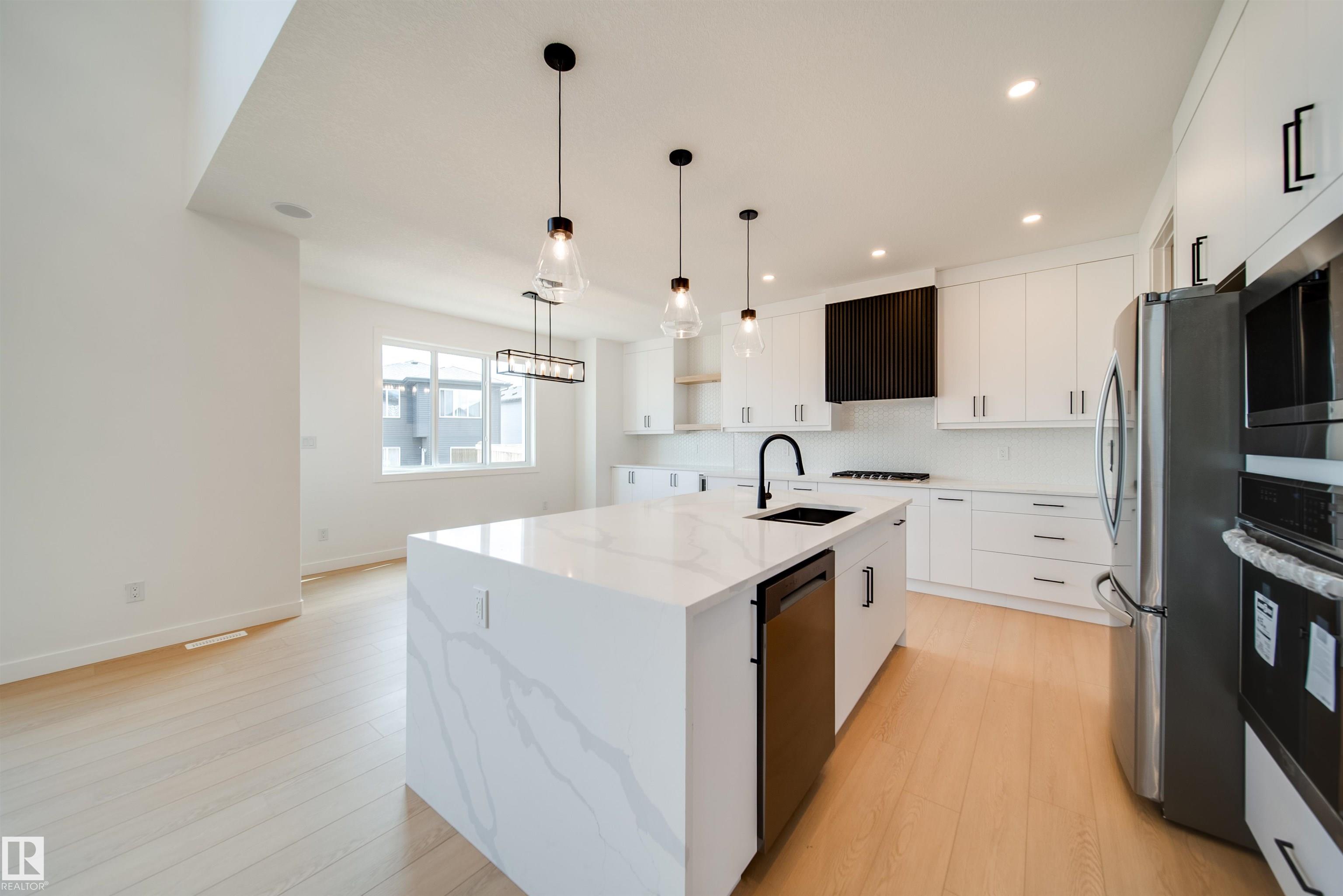 Photo 8 at 42 Dillworth Crescent, Deer Park, Spruce Grove