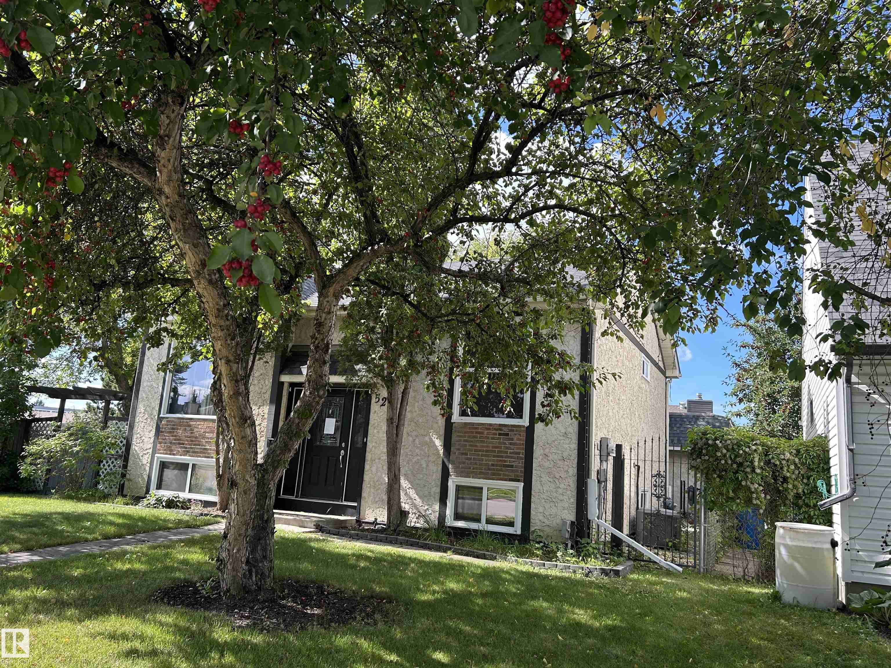 Photo 2 at 52 Greystone Drive, Grove Meadows, Spruce Grove
