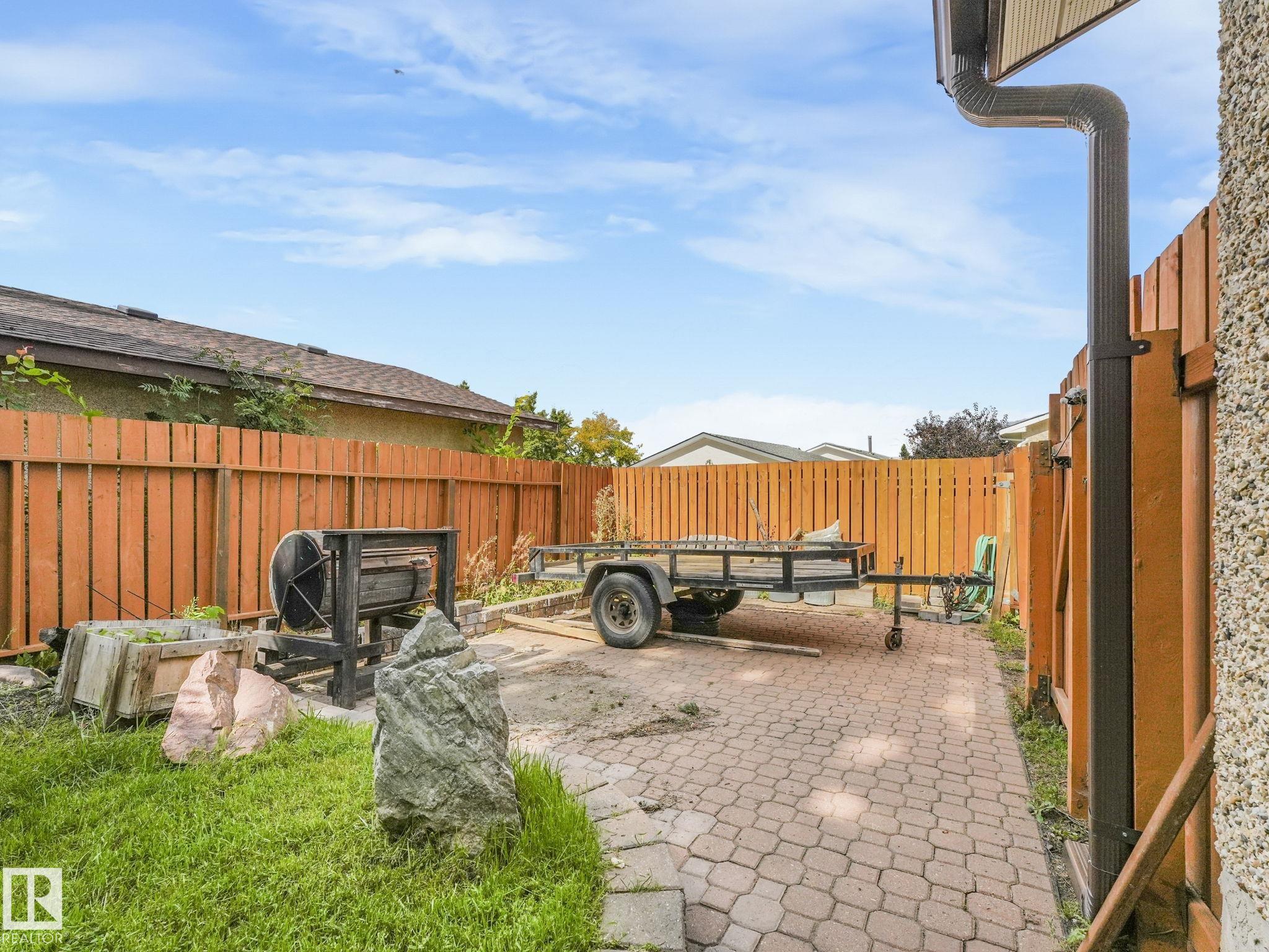 Photo 41 at 3608 15 Avenue NW, Crawford Plains, Edmonton