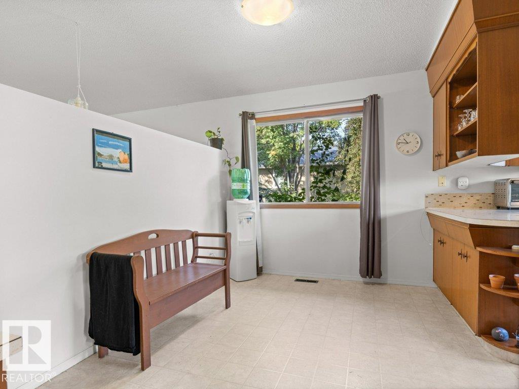 http://cdnparap120.paragonrels.com/ParagonImages/Property/p12/RAE/225367502/6/0/0/71a9579acca33aa771cb45305e193e2d/1/a4e6b6346e40015f17d14c7a40f005a5/225367502-6d4f5046-dcbd-475f-b891-976f700f0c2b.JPG