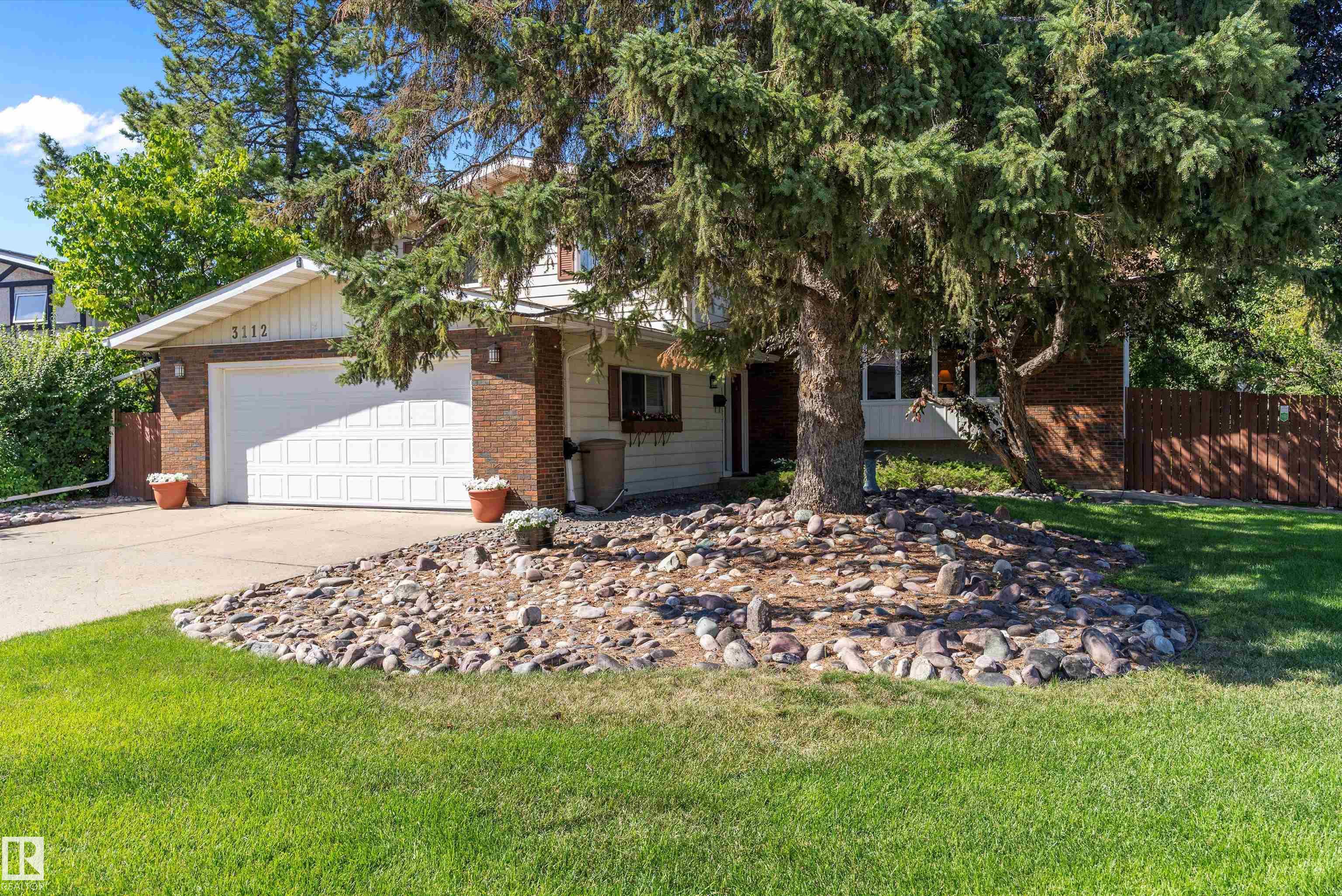 Photo 2 at 3112 109 Street NW, Steinhauer, Edmonton