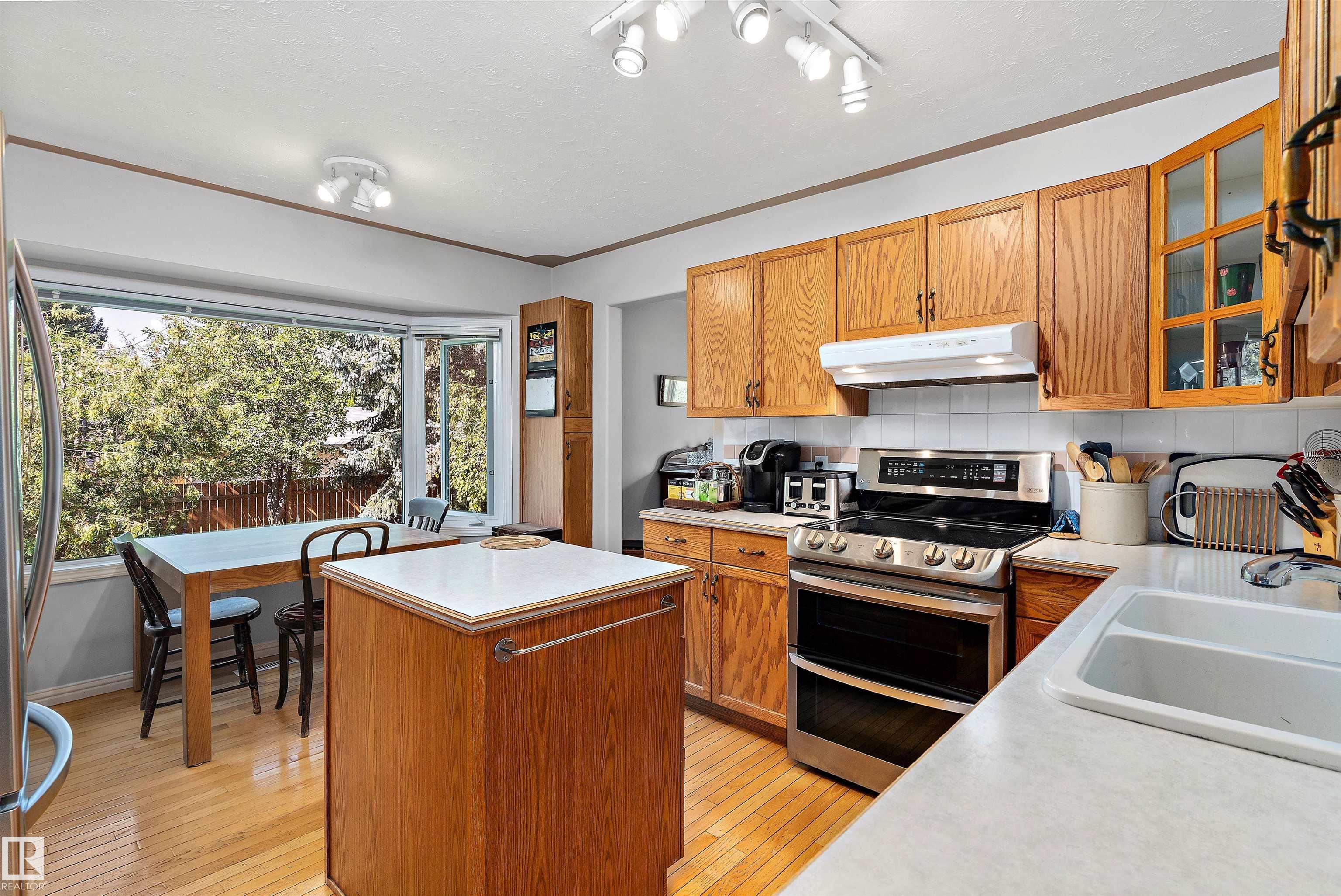 Photo 13 at 3112 109 Street NW, Steinhauer, Edmonton