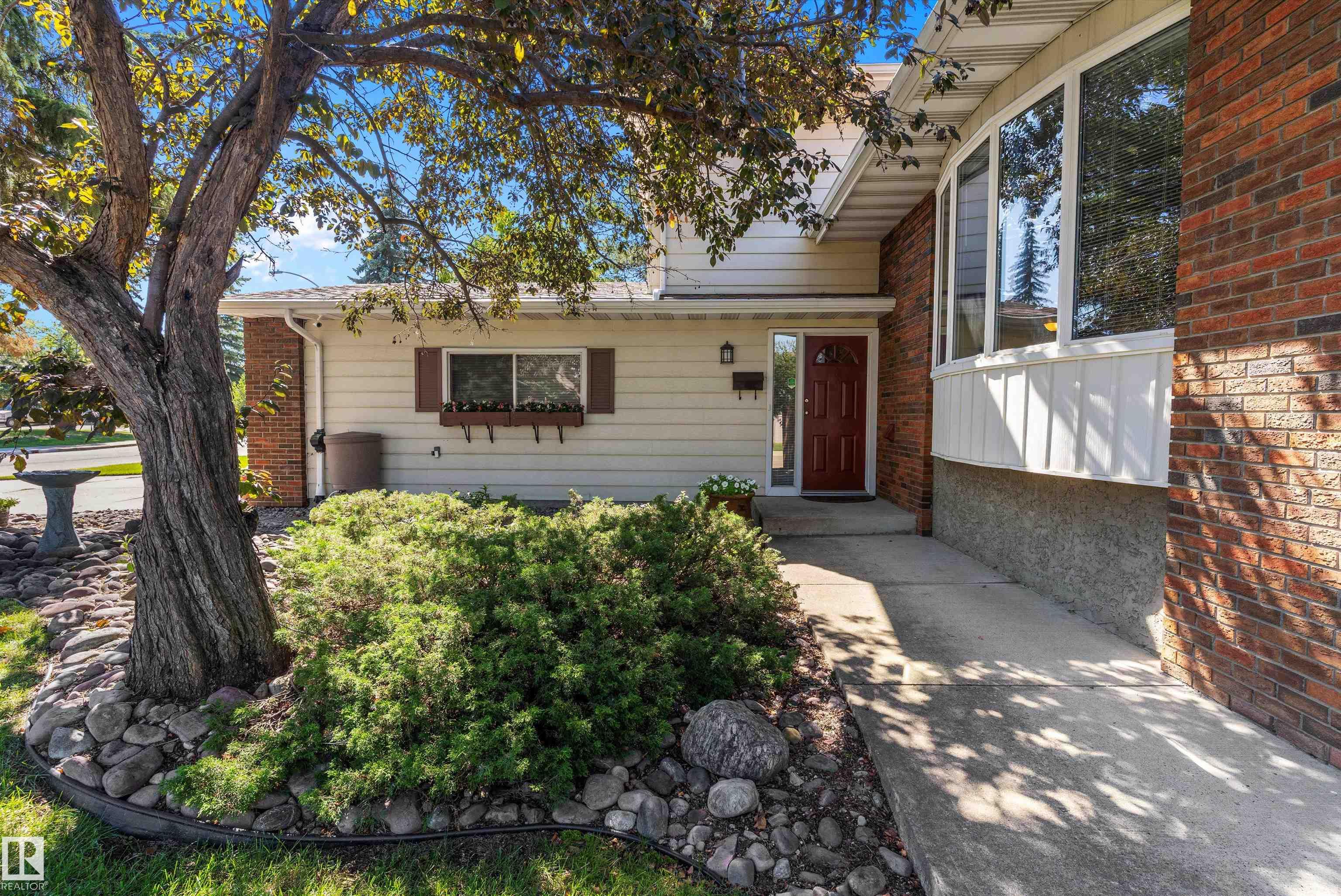 Photo 3 at 3112 109 Street NW, Steinhauer, Edmonton