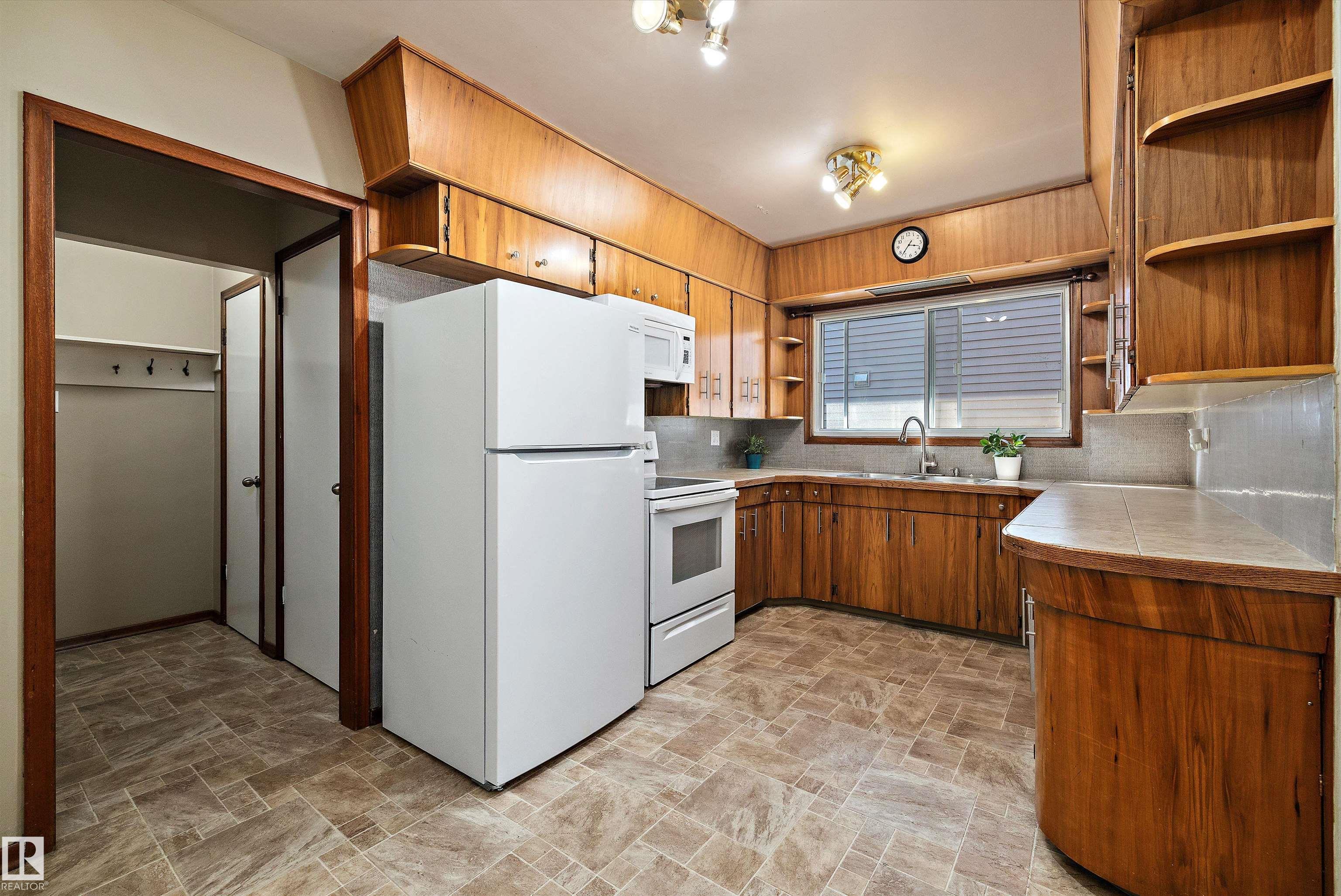 Photo 12 at 11307 / 11309 127 Street NW, Inglewood, Edmonton