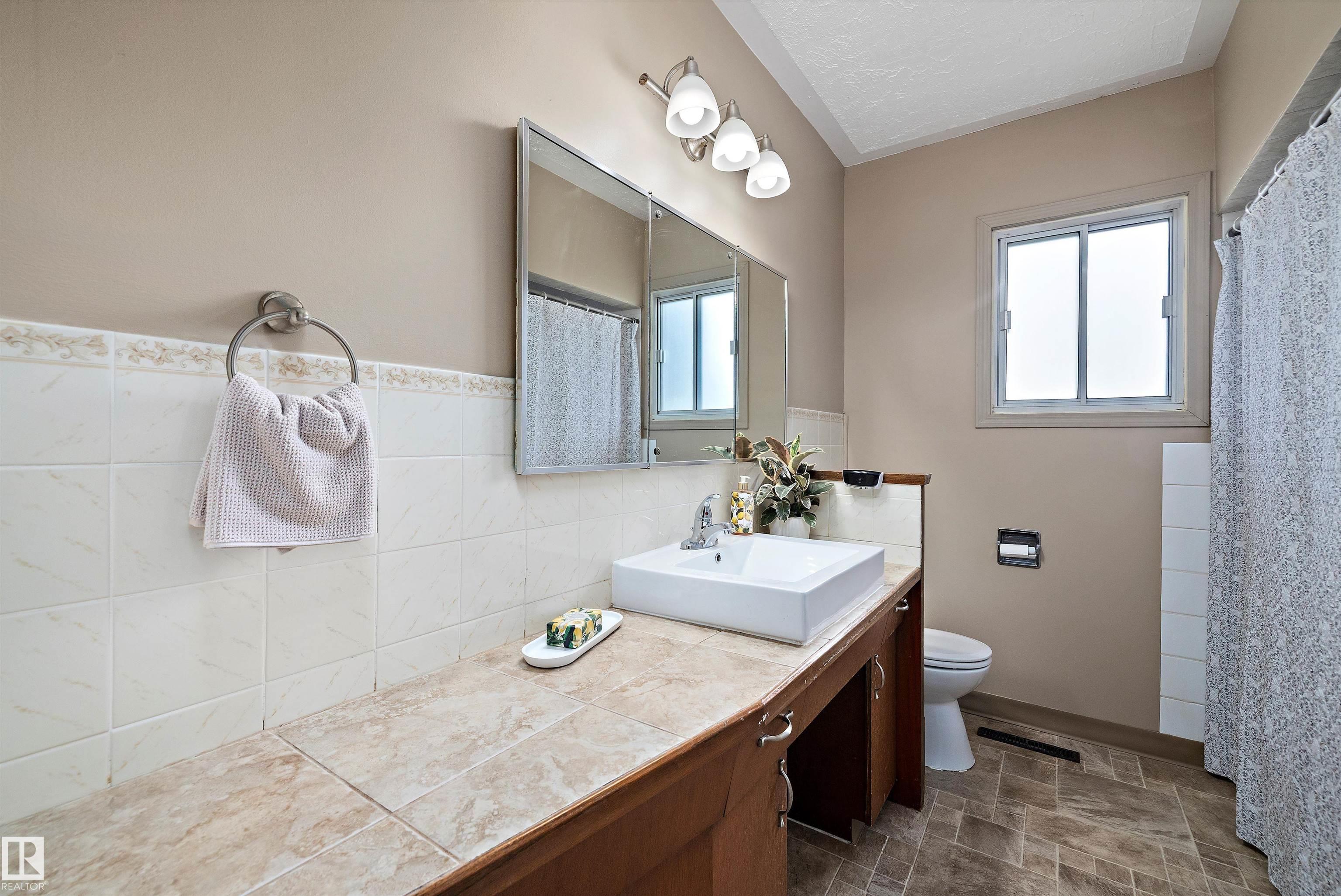 Photo 25 at 11307 / 11309 127 Street NW, Inglewood, Edmonton