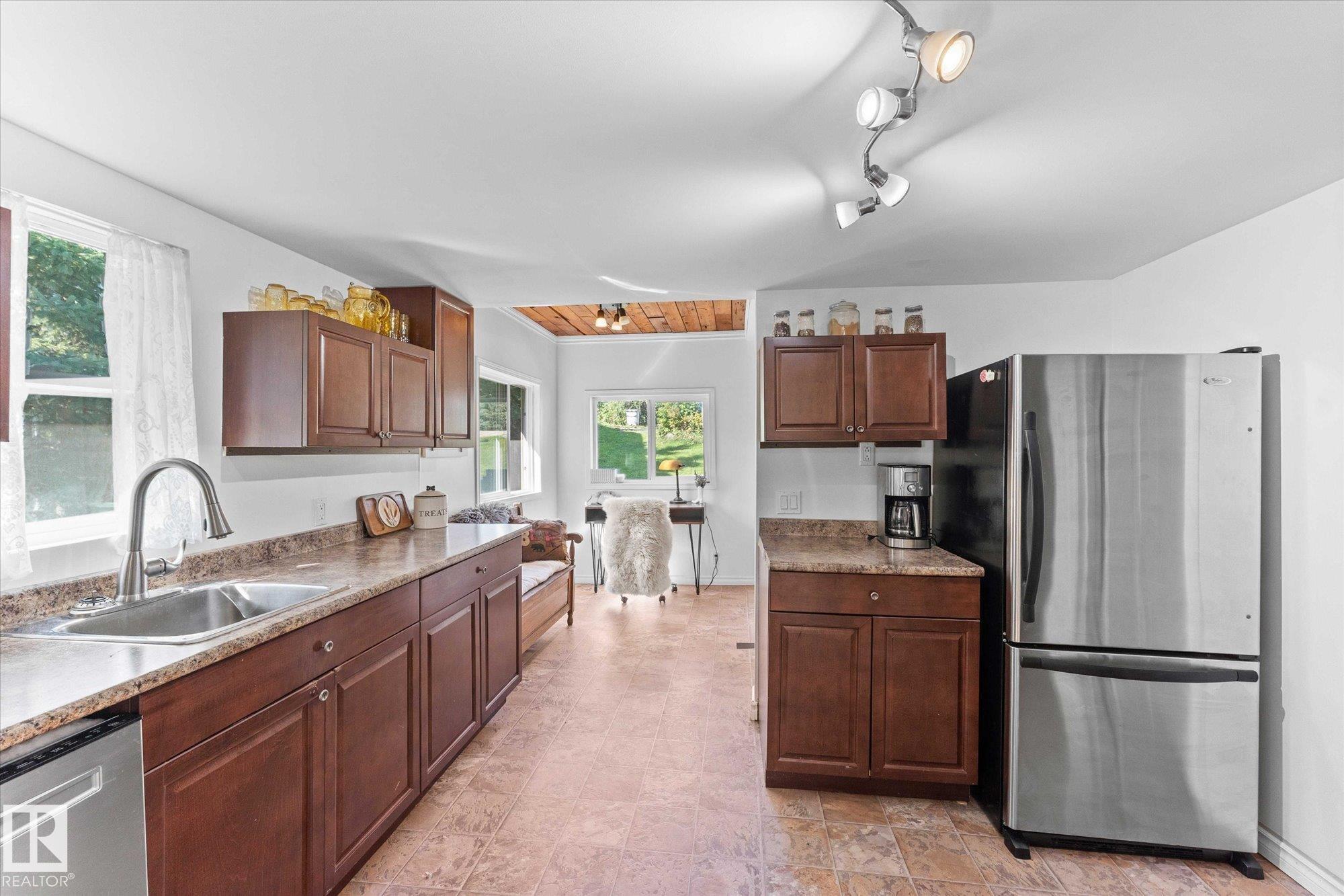 Photo 11 at 251 Range Road 20, Spring Lake, Rural Parkland County