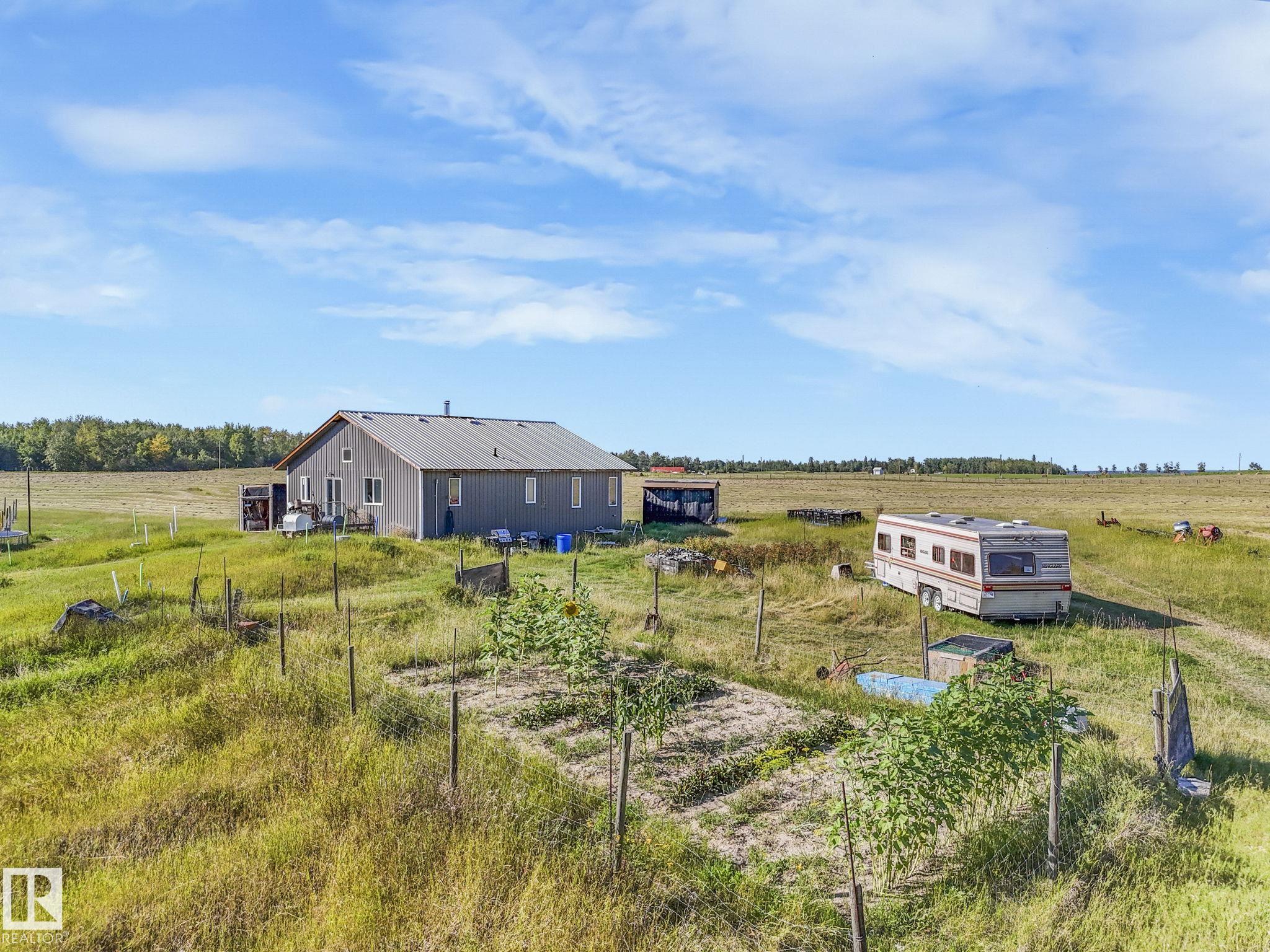 Photo 10 at 53405 Rge Road 53, Fallis, Rural Parkland County