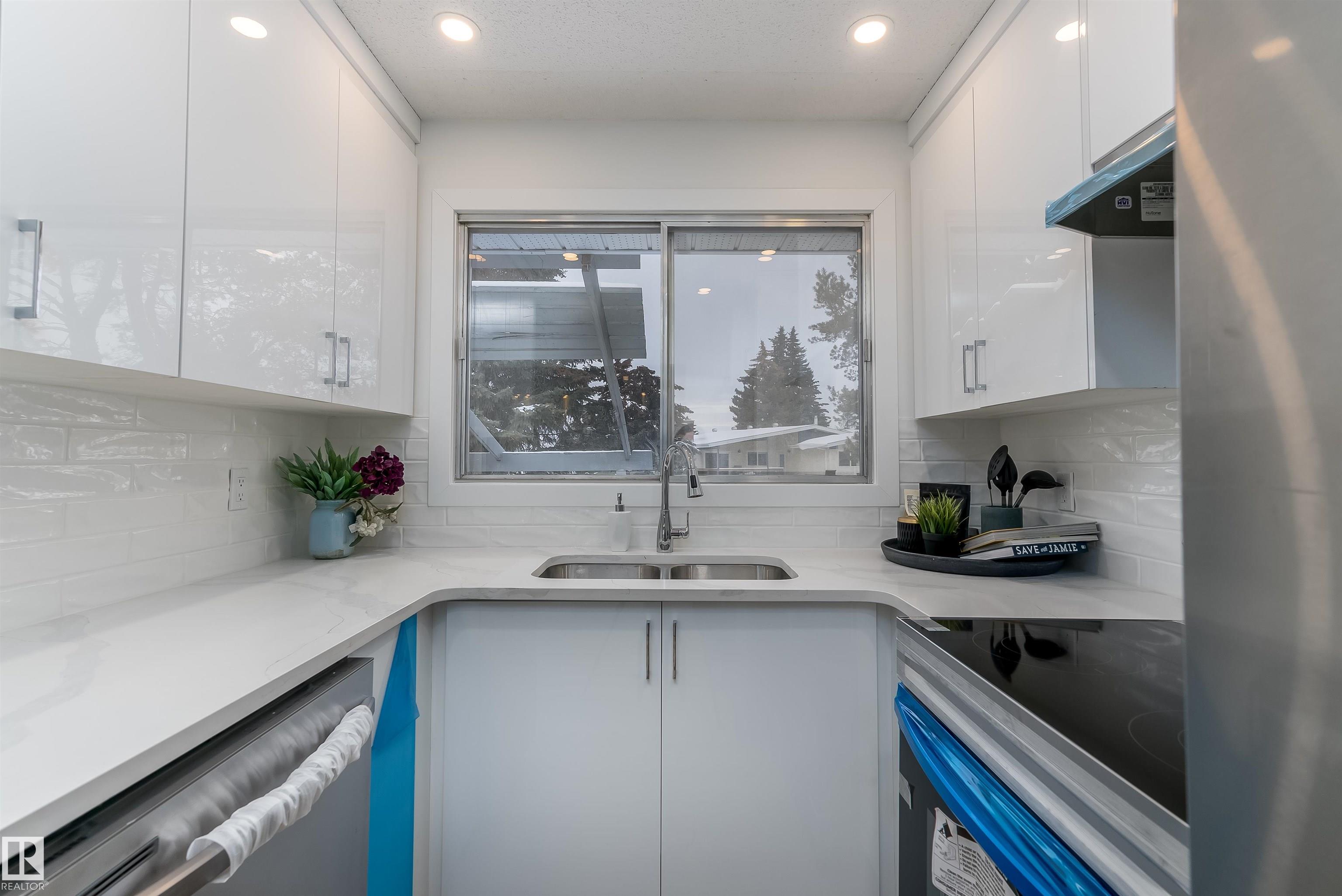 Photo 11 at 8104 17 Avenue NW, Satoo, Edmonton