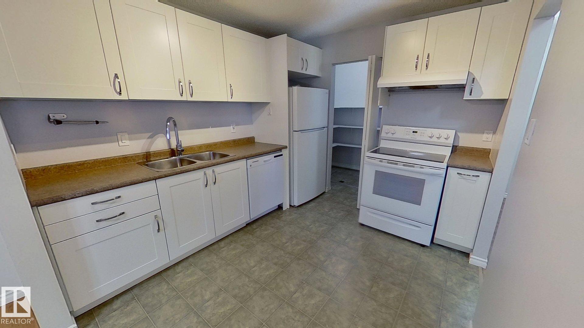 Photo 5 at 9309 172 Street NW, Summerlea, Edmonton