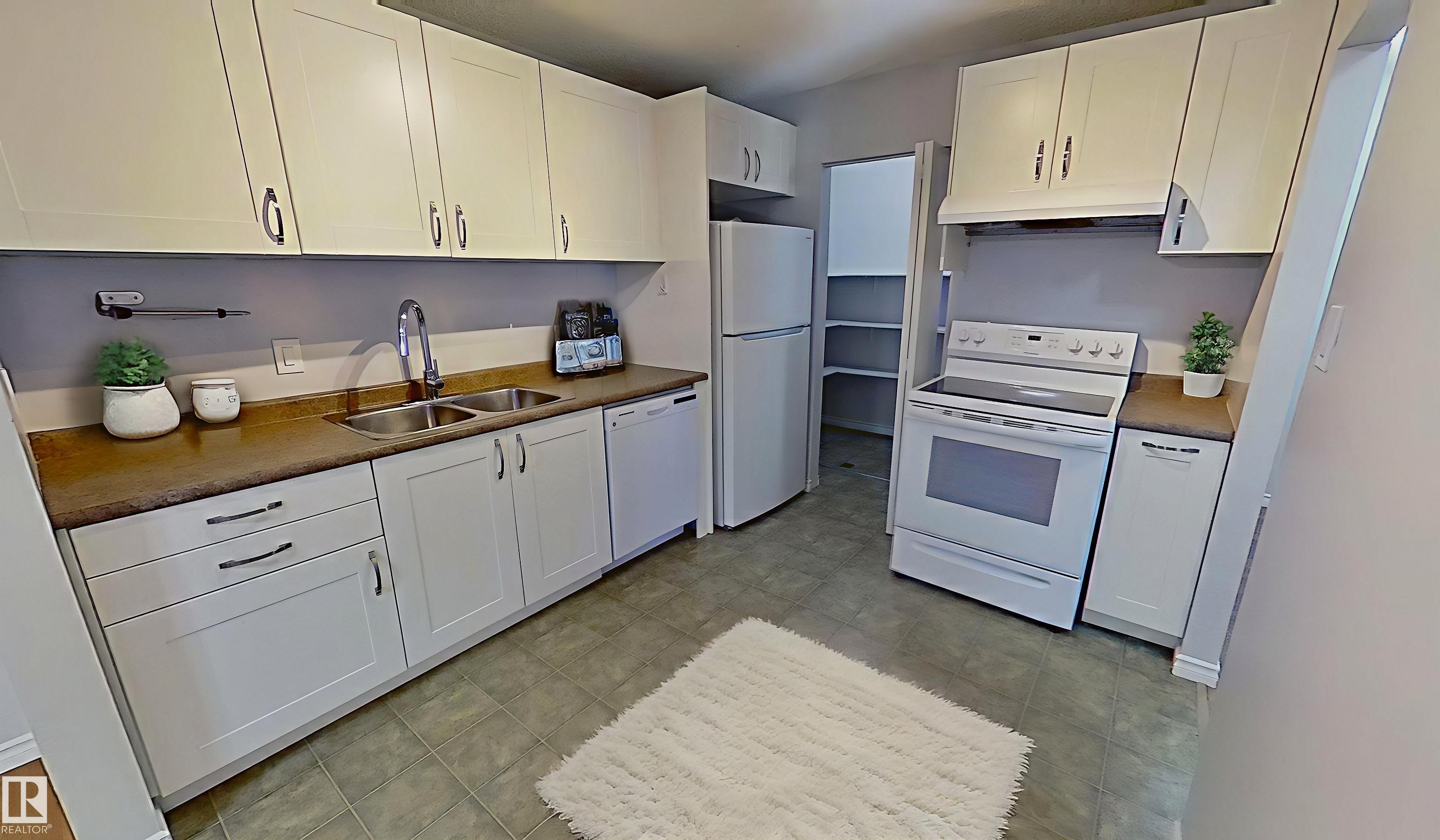 Photo 6 at 9309 172 Street NW, Summerlea, Edmonton