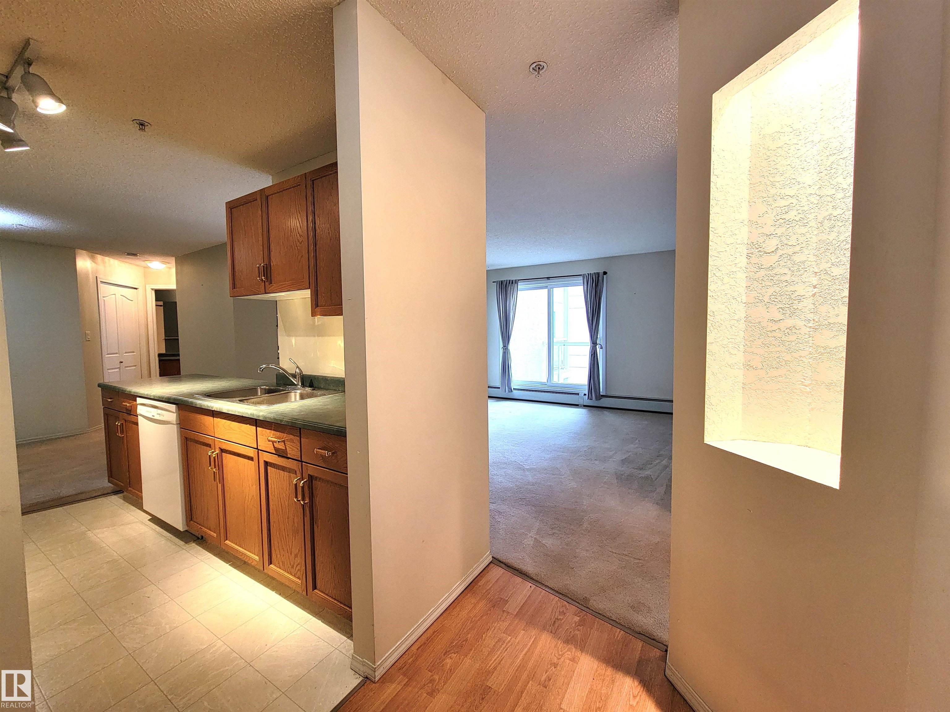 Photo 3 at 312 - 10511 42 Avenue NW, Rideau Park, Edmonton