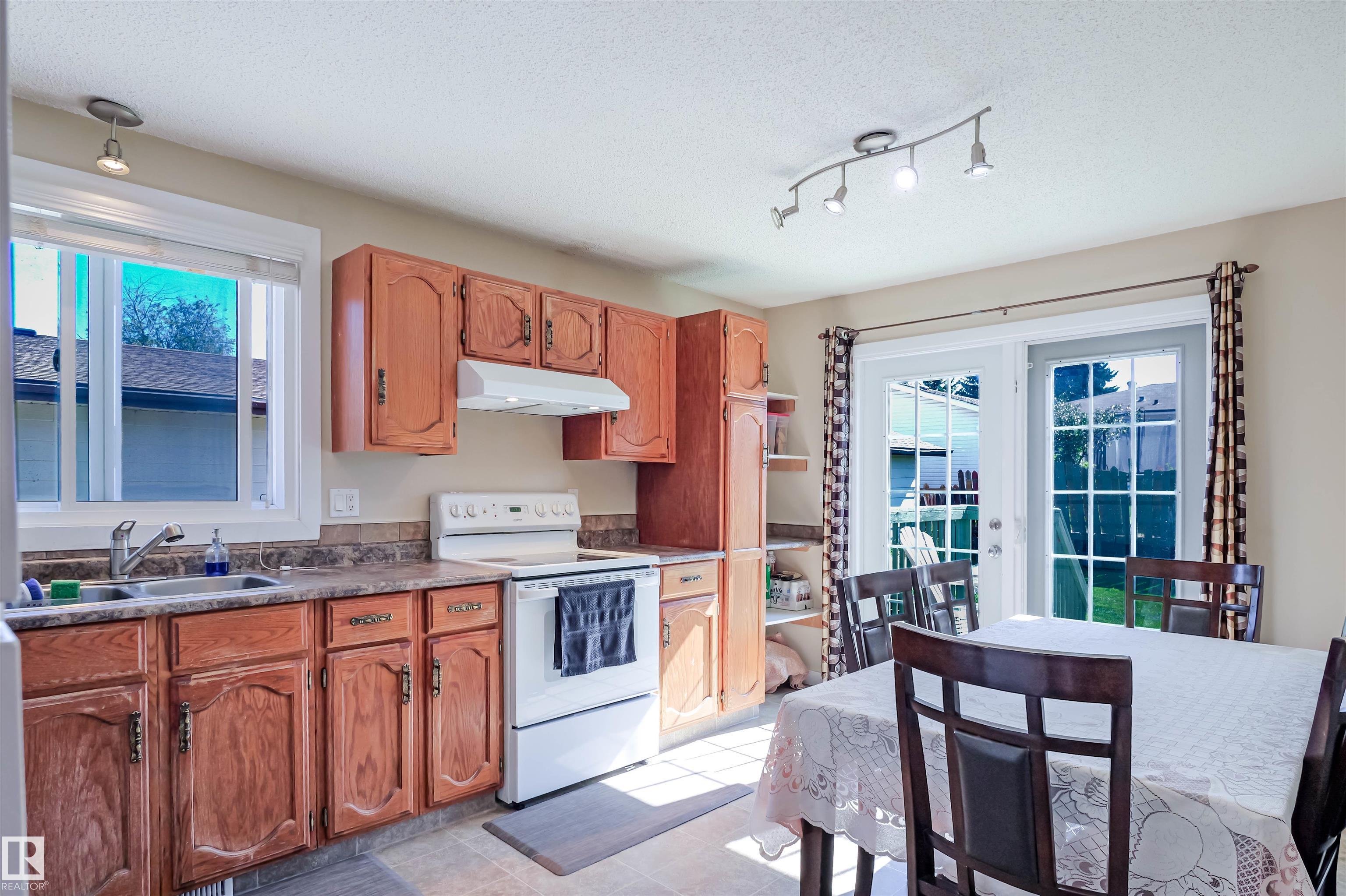 4010 18 Avenue NW, Daly Grove, Edmonton 