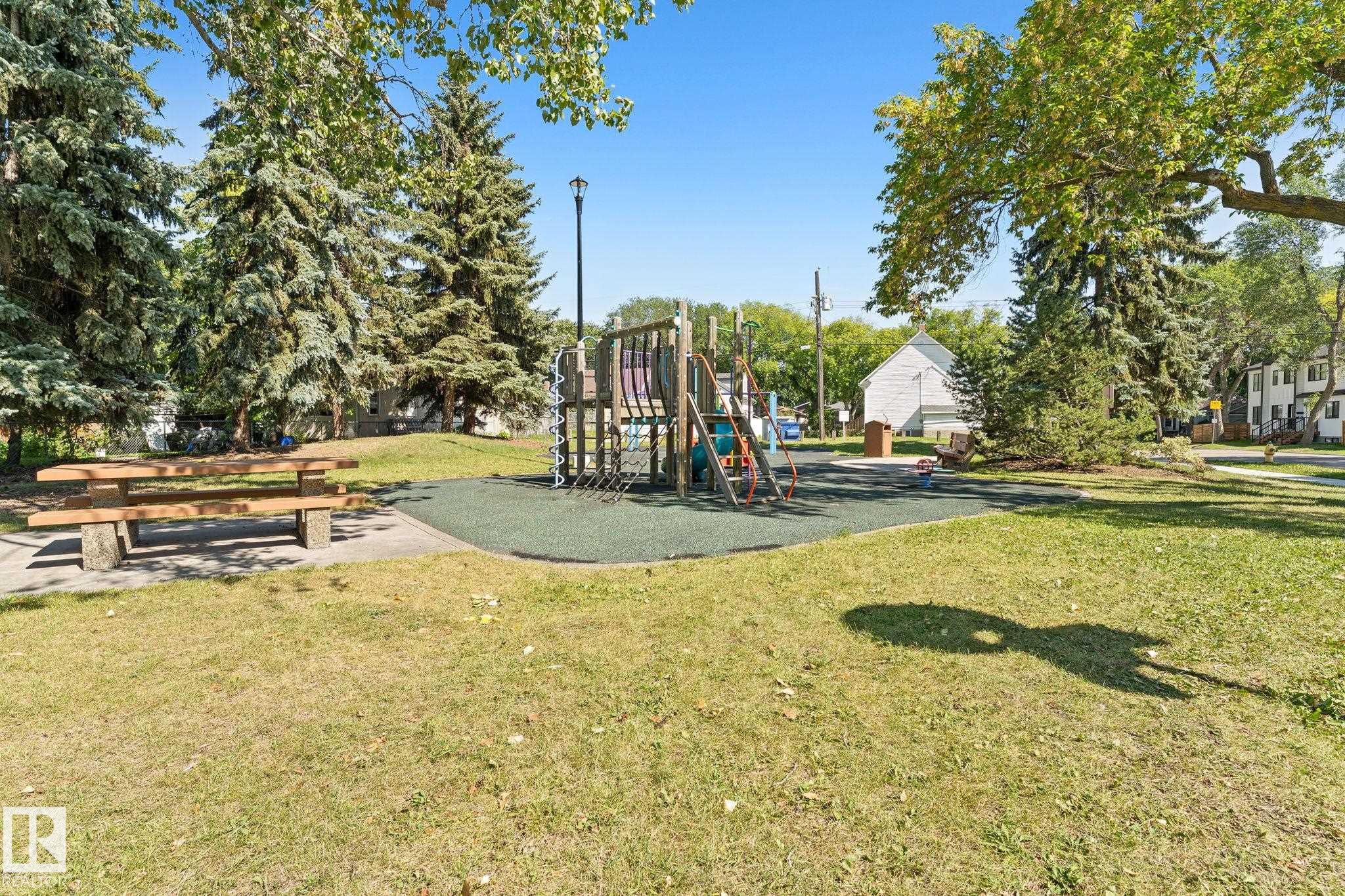 http://cdnparap120.paragonrels.com/ParagonImages/Property/p12/RAE/225367834/40/0/0/3577959b51786149d8a4ad120276272c/1/cfeca0f7a2ed7ebff53e546ab1bc9091/225367834-bb2caba1-507d-4e7e-baac-fb938a415e3e.JPG