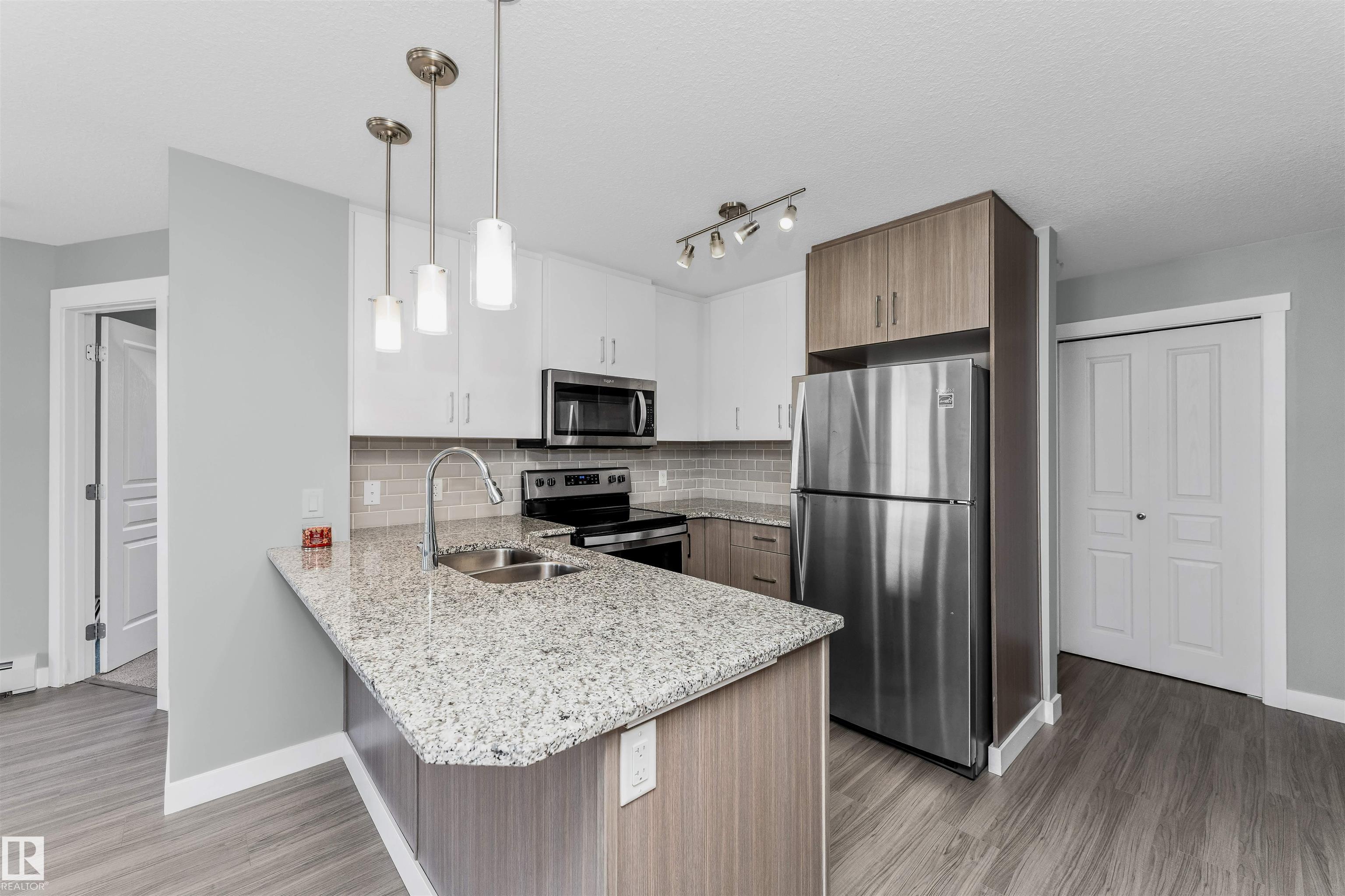 301 - 3670 139 Avenue NW, Clareview Town Centre, Edmonton 