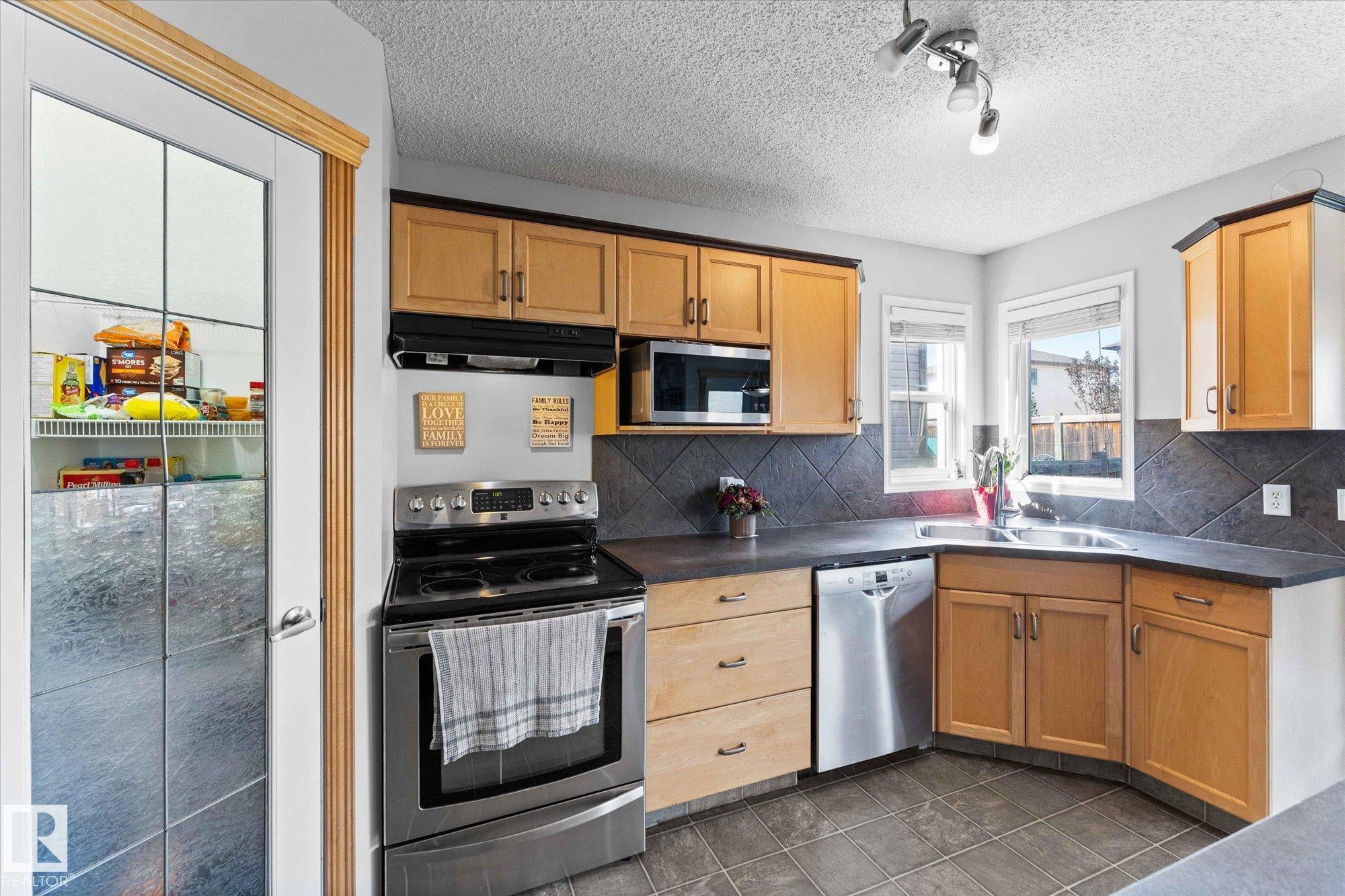 Photo 23 at 45 Lamplight Drive, Legacy Park, Spruce Grove