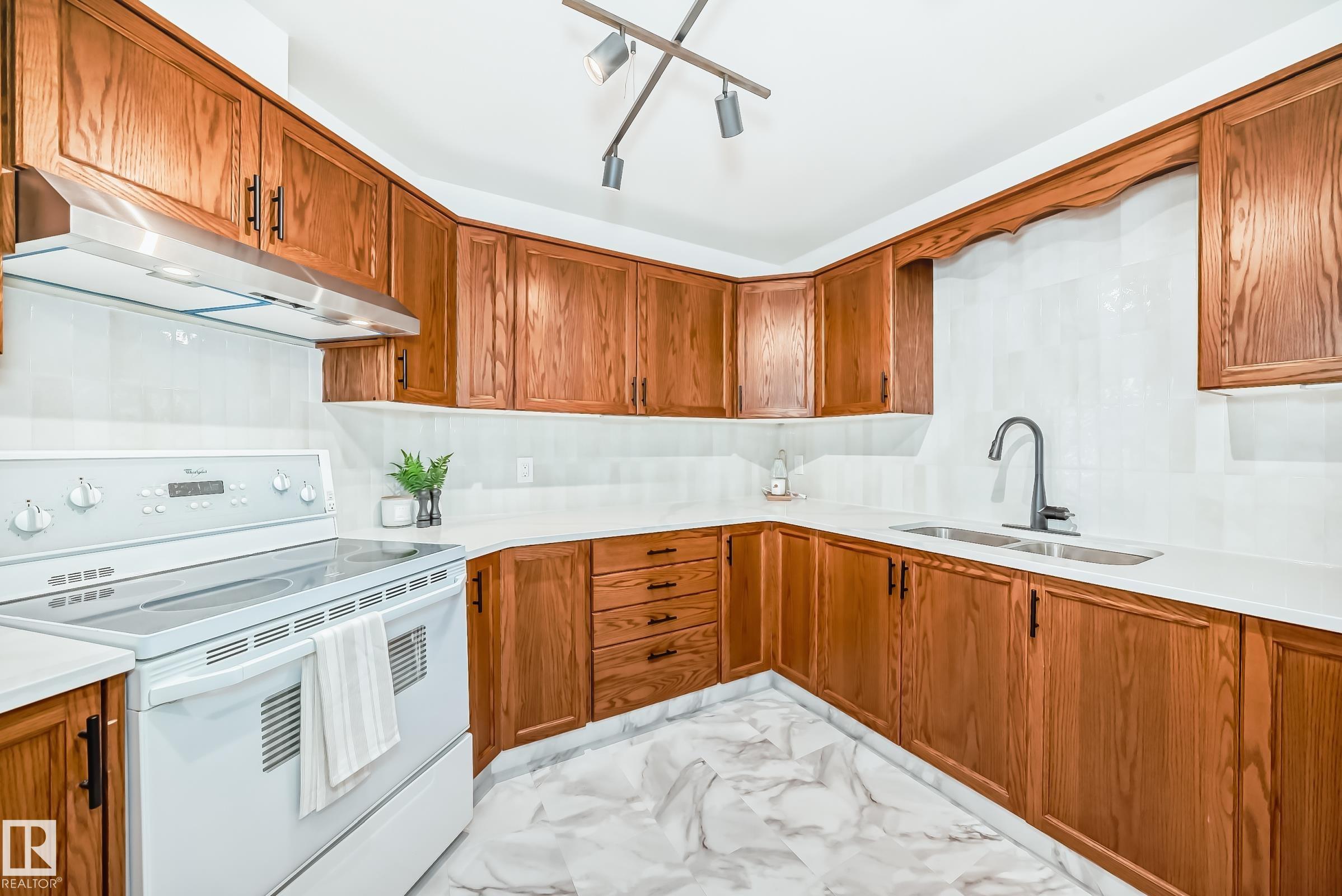 Photo 7 at 15571 59a Street NW, Hollick-Kenyon, Edmonton