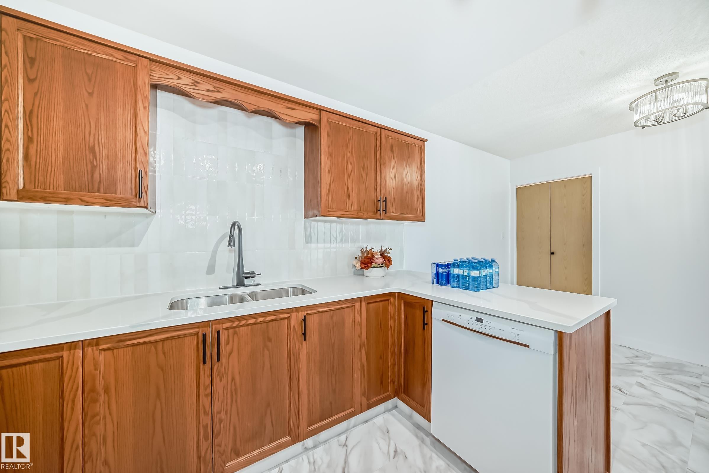 Photo 8 at 15571 59a Street NW, Hollick-Kenyon, Edmonton