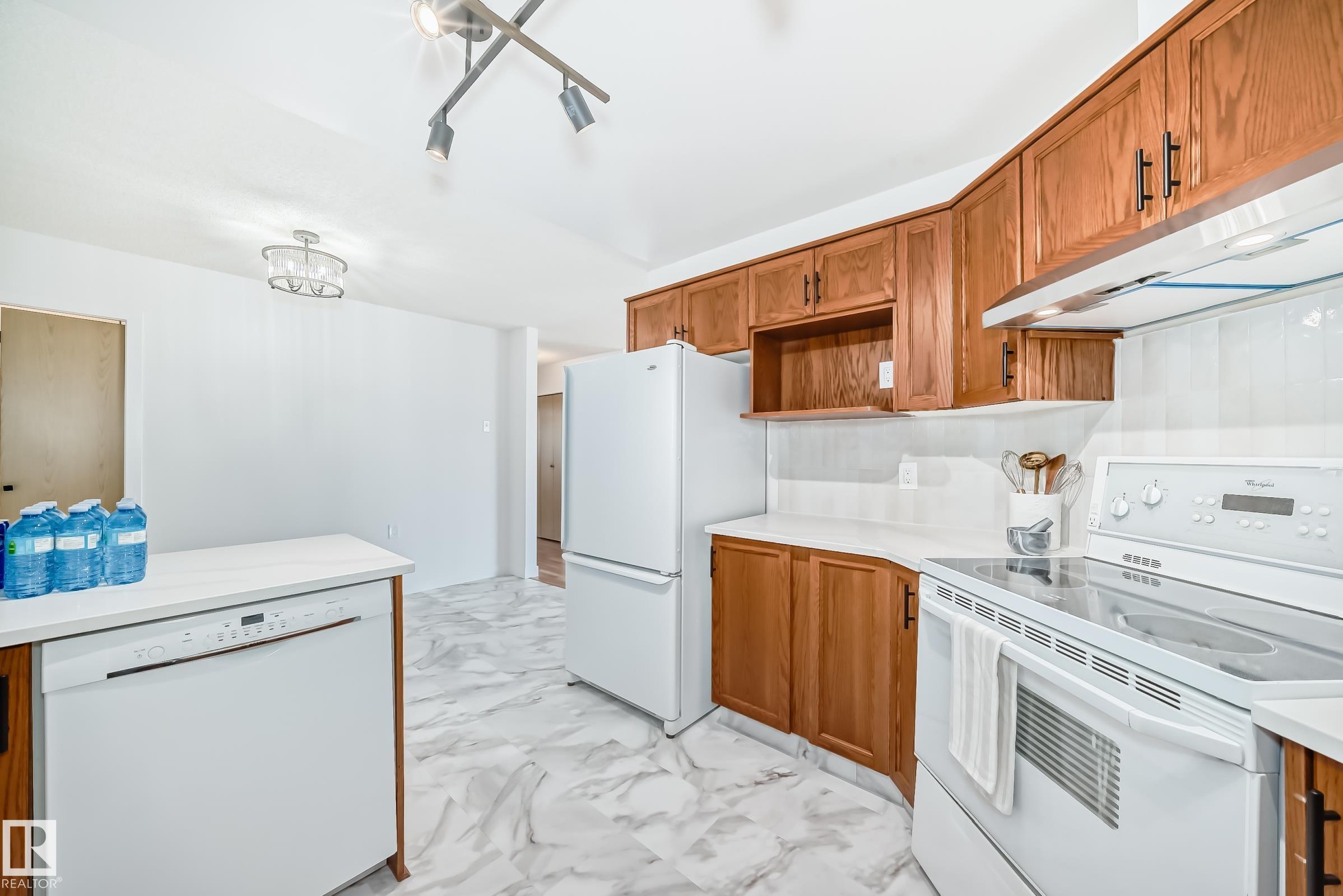 Photo 9 at 15571 59a Street NW, Hollick-Kenyon, Edmonton