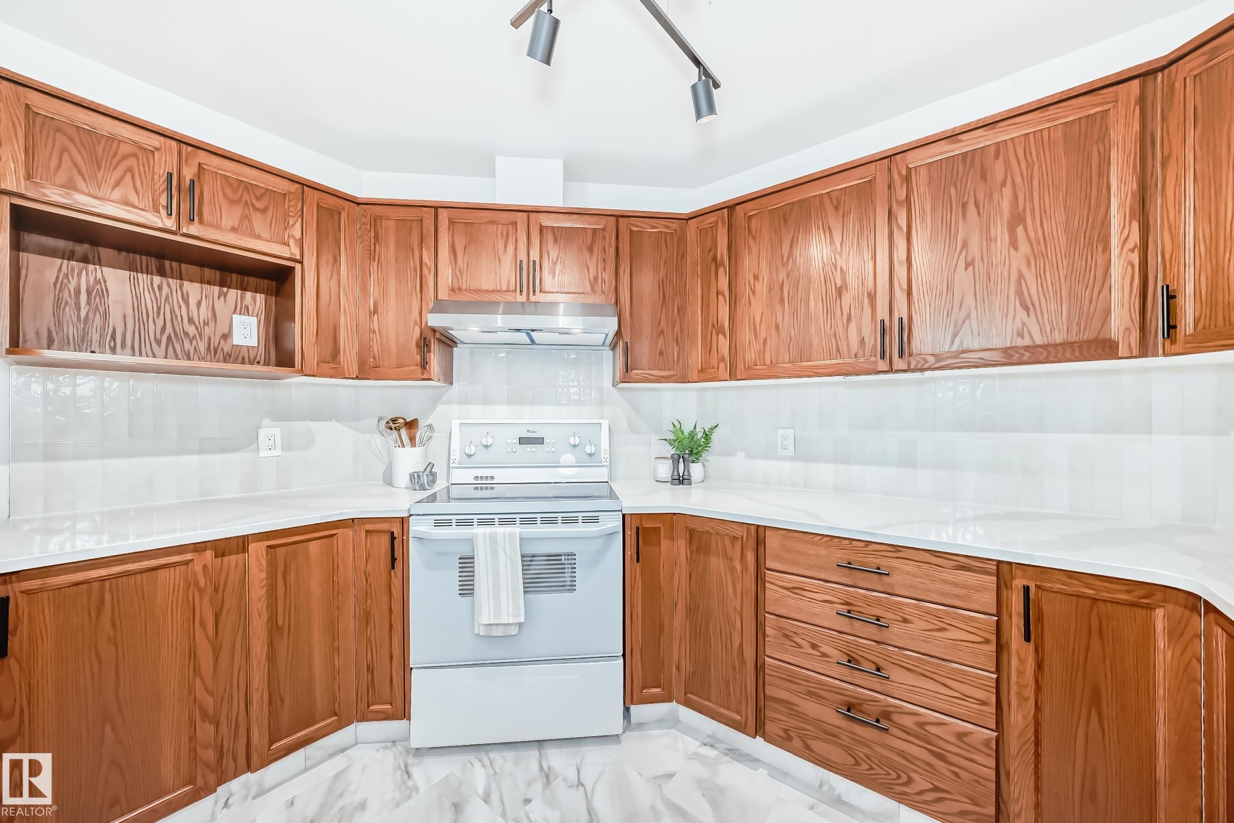 Photo 10 at 15571 59a Street NW, Hollick-Kenyon, Edmonton