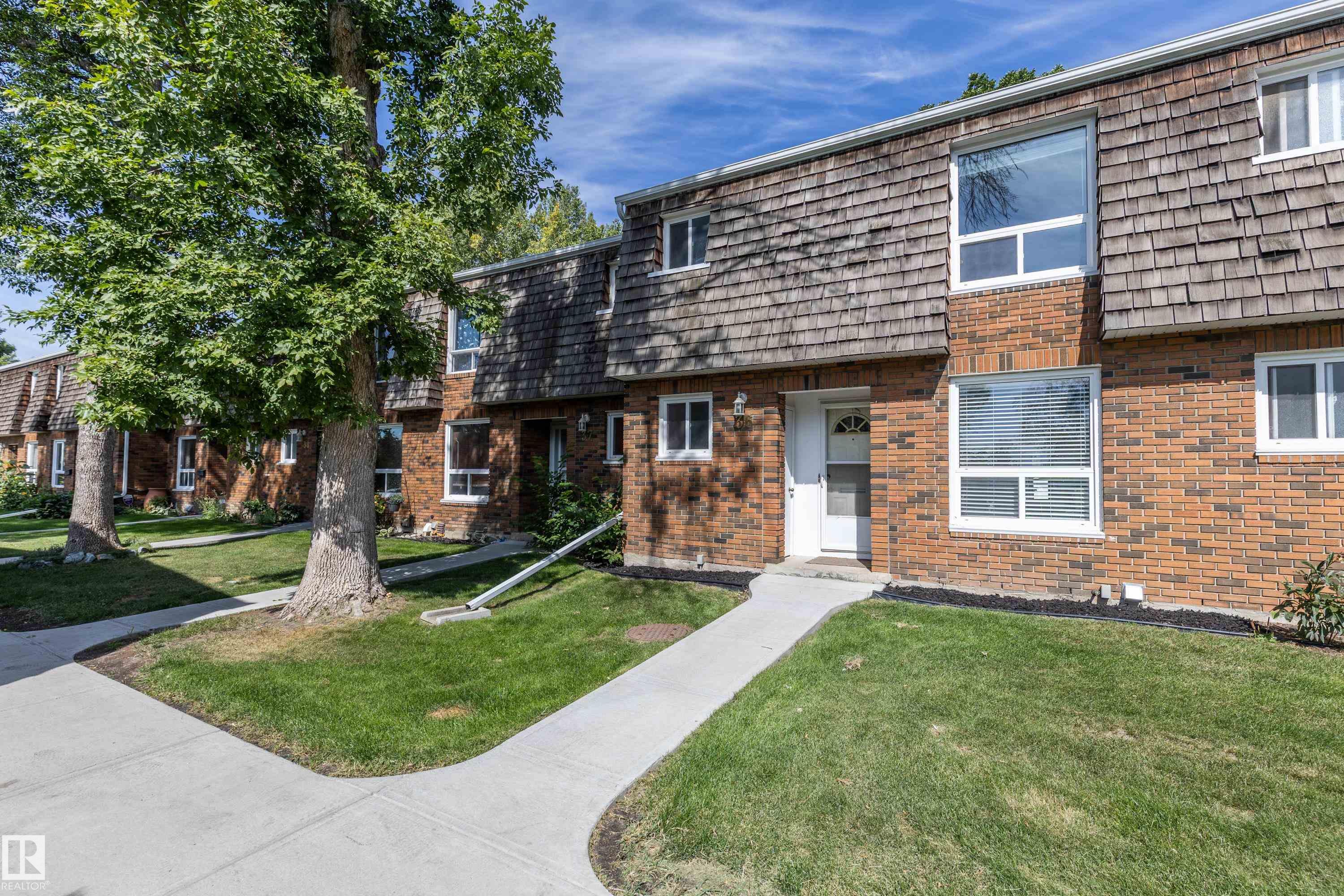 Photo 3 at 36 Great oaks, Broadmoor Estates, Sherwood Park