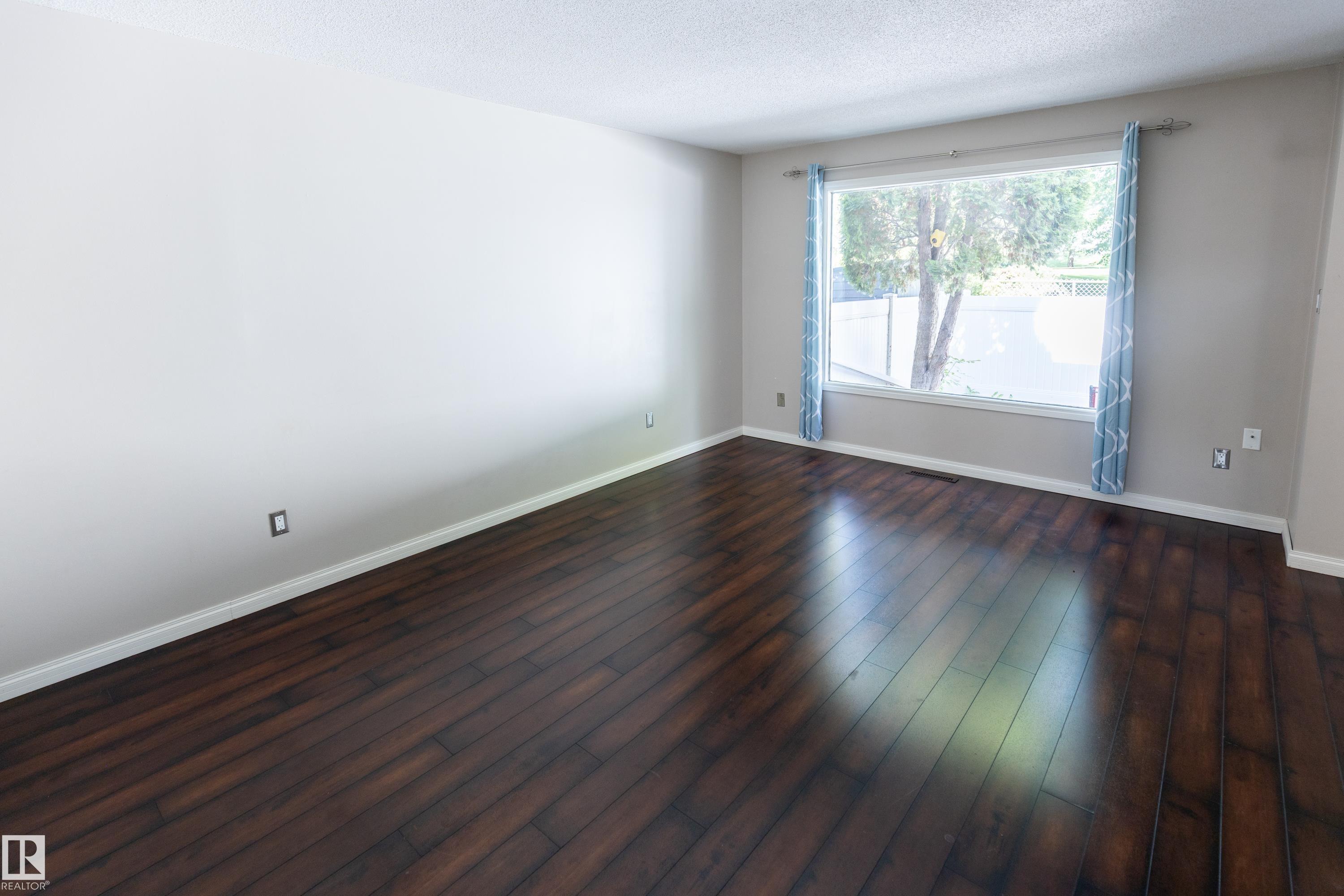 Photo 7 at 36 Great oaks, Broadmoor Estates, Sherwood Park