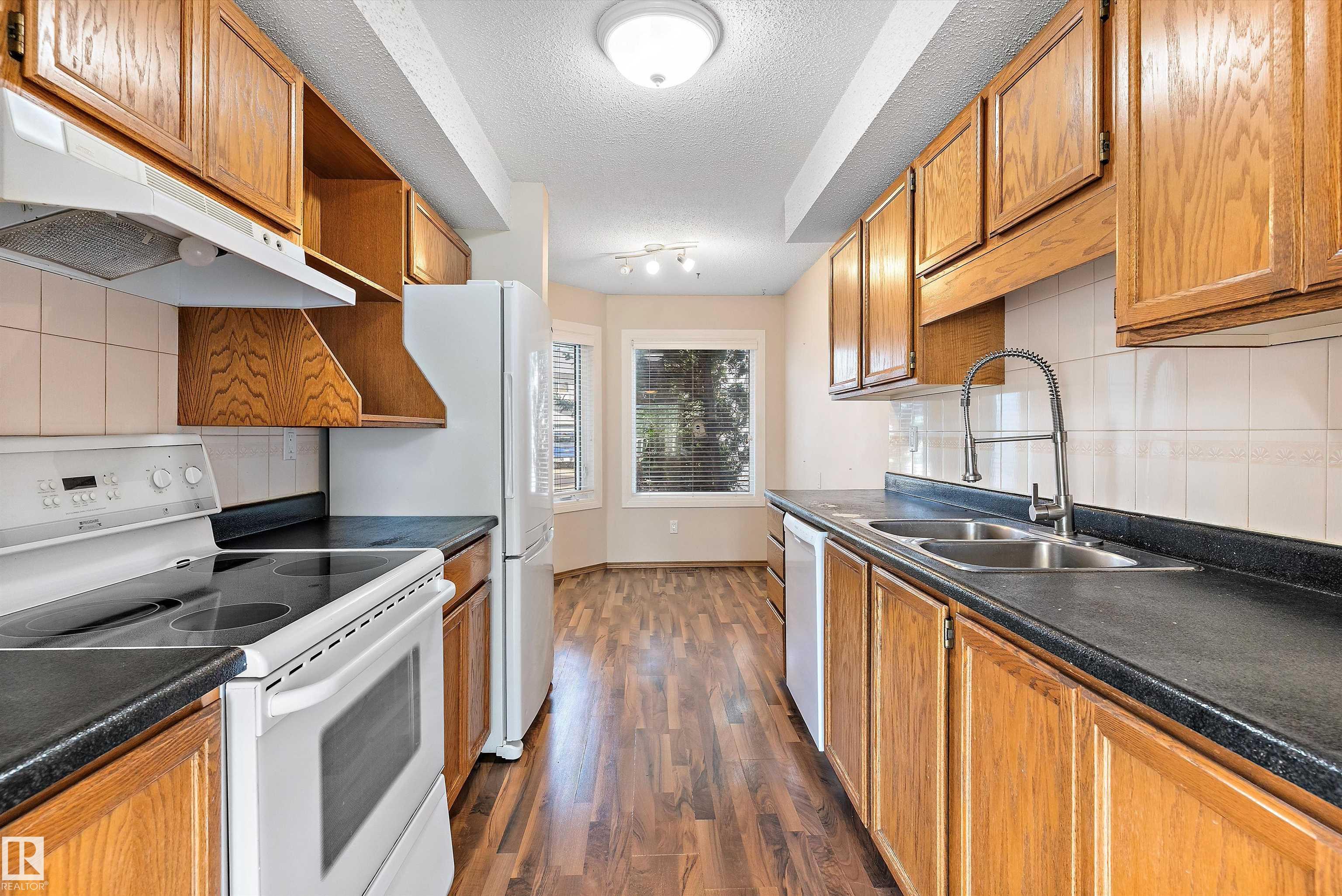 Photo 13 at 28 - 3520 60 Street NW, Hillview, Edmonton