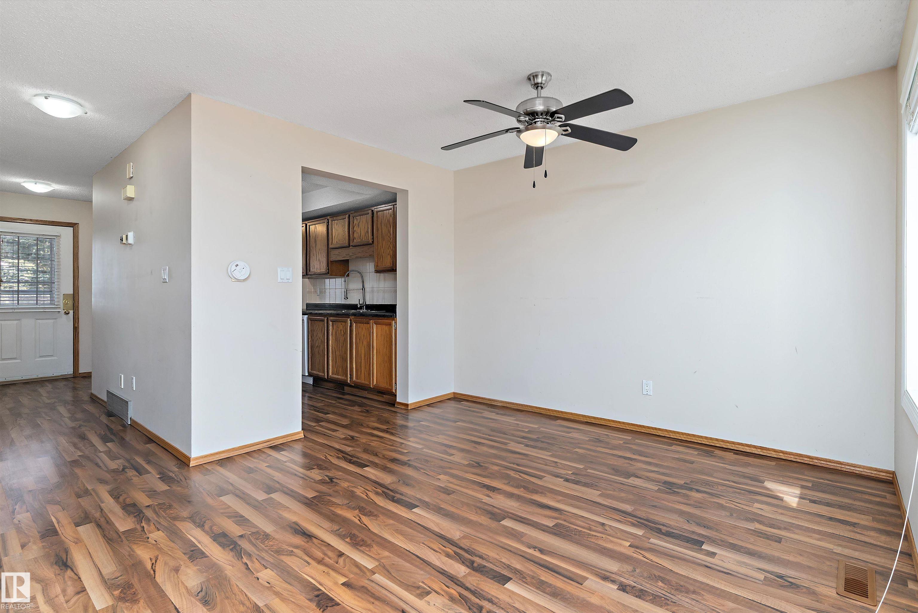 Photo 16 at 28 - 3520 60 Street NW, Hillview, Edmonton