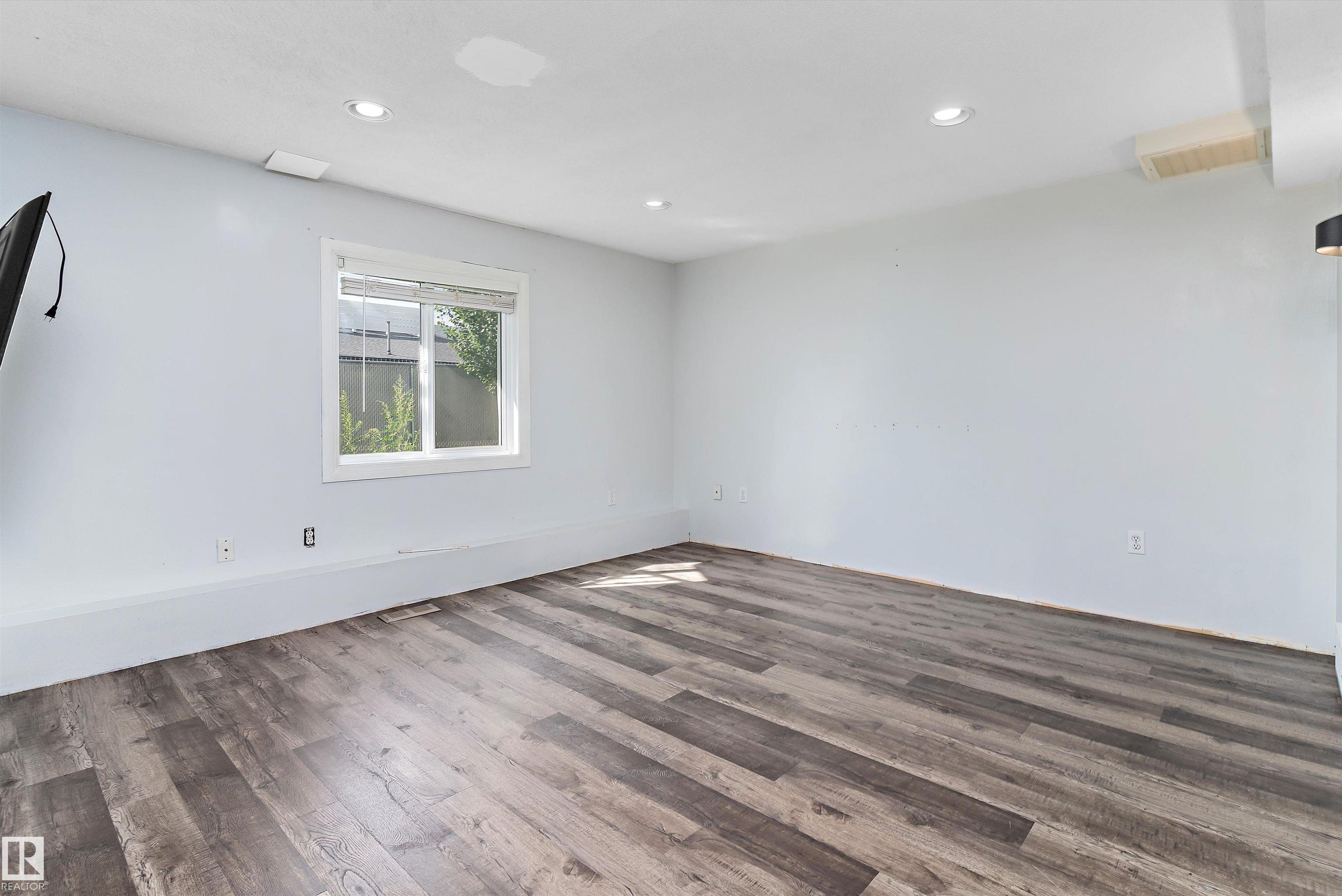 Photo 37 at 28 - 3520 60 Street NW, Hillview, Edmonton