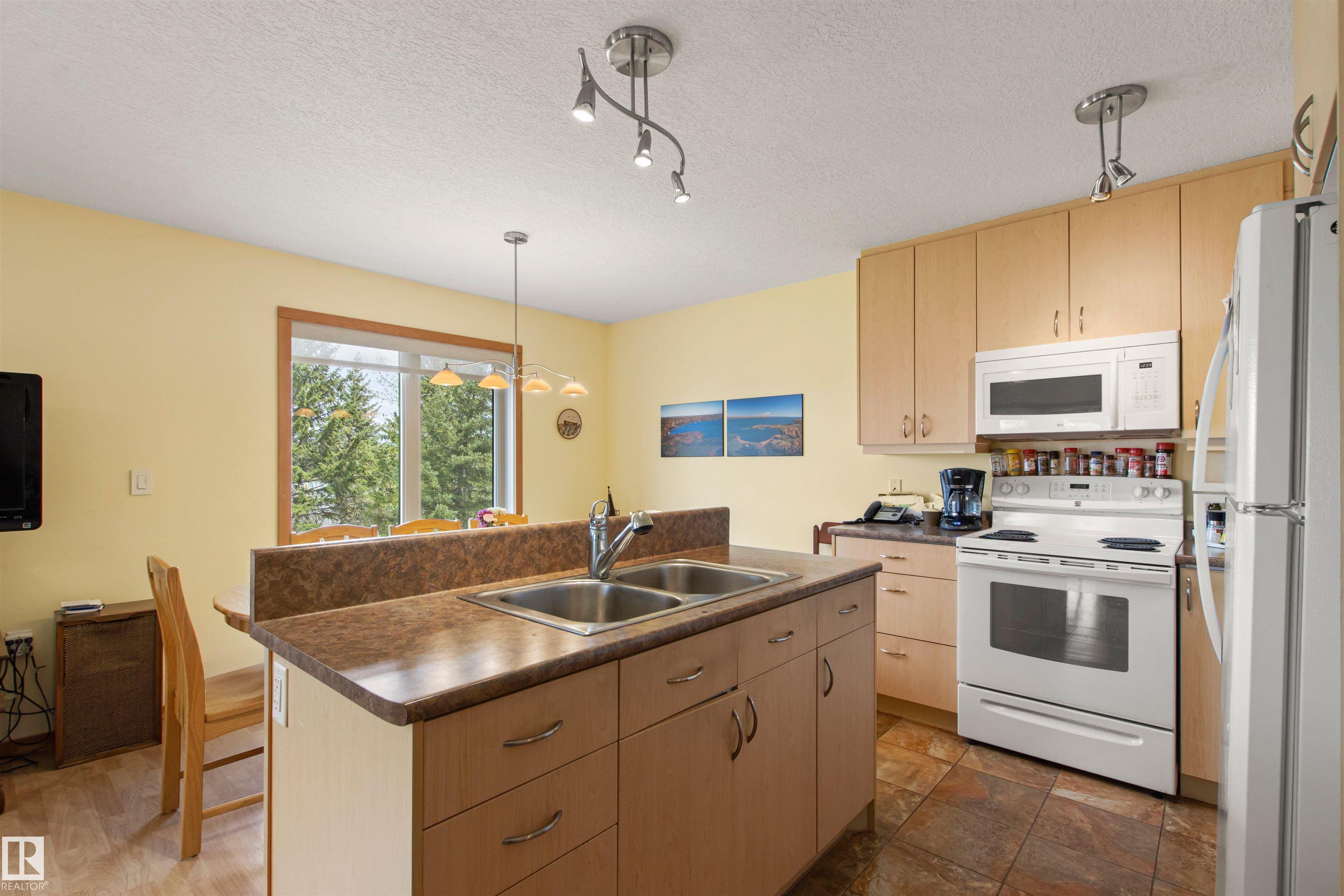 Photo 11 at 4 Sunshine Bay Road, Sunshine Bay, Rural Parkland County