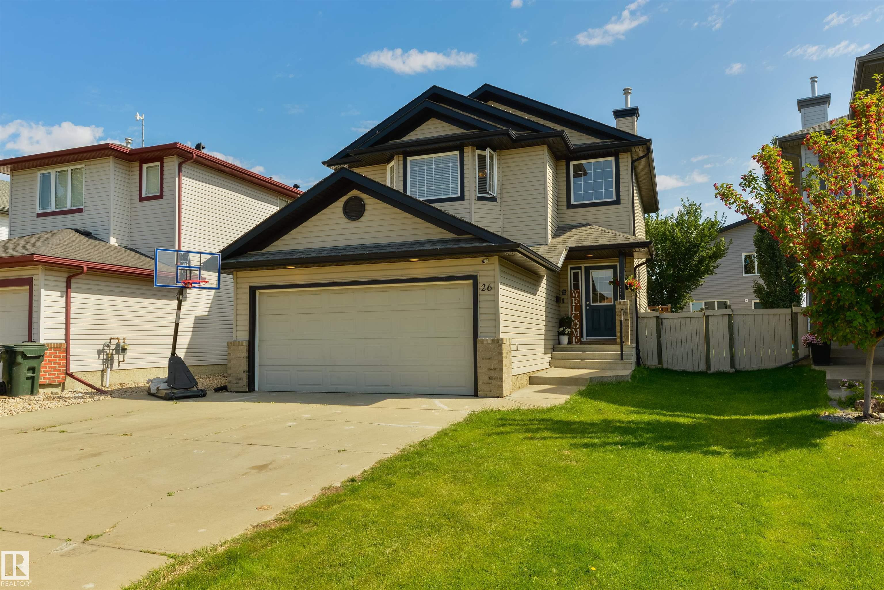 Photo 2 at 26 Leyland Way, Lakewood, Spruce Grove