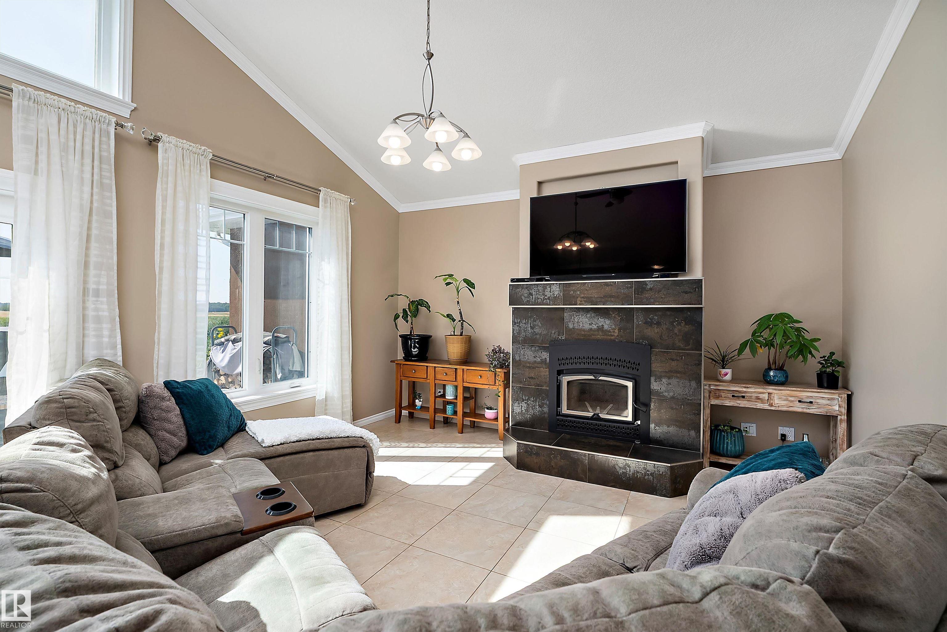 Photo 5 at 50 - 50011 Rge Road 231, Spring Willow Park, Rural Leduc County
