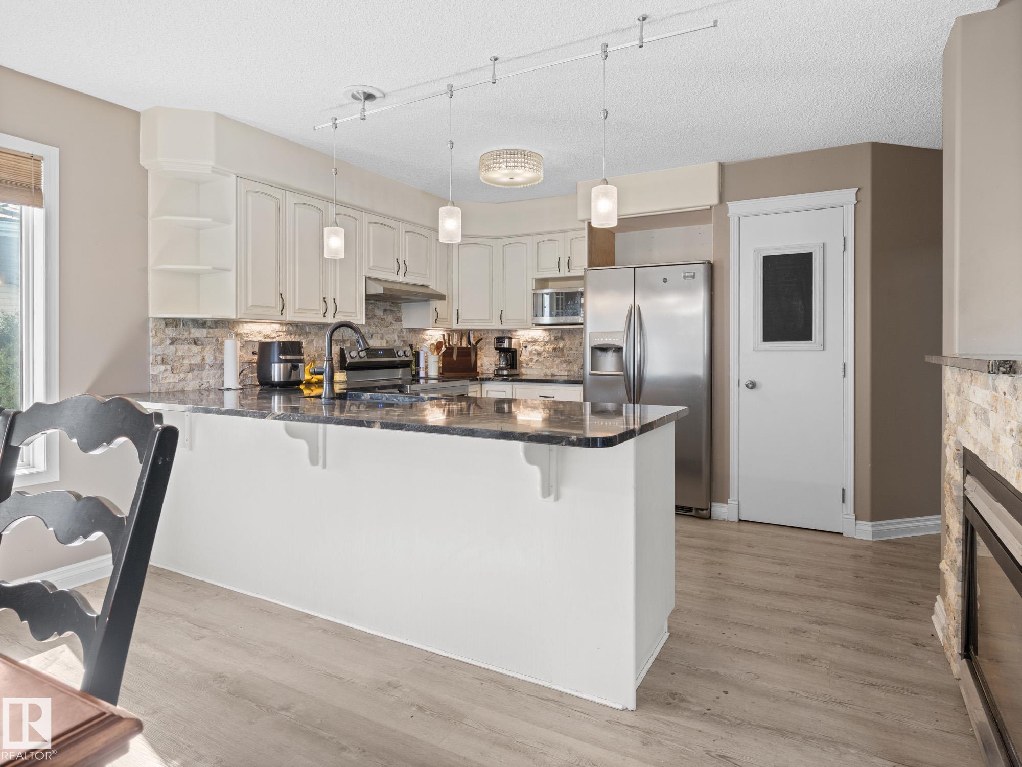 Photo 12 at 4 Rochelle Court, Coloniale Estates, Beaumont