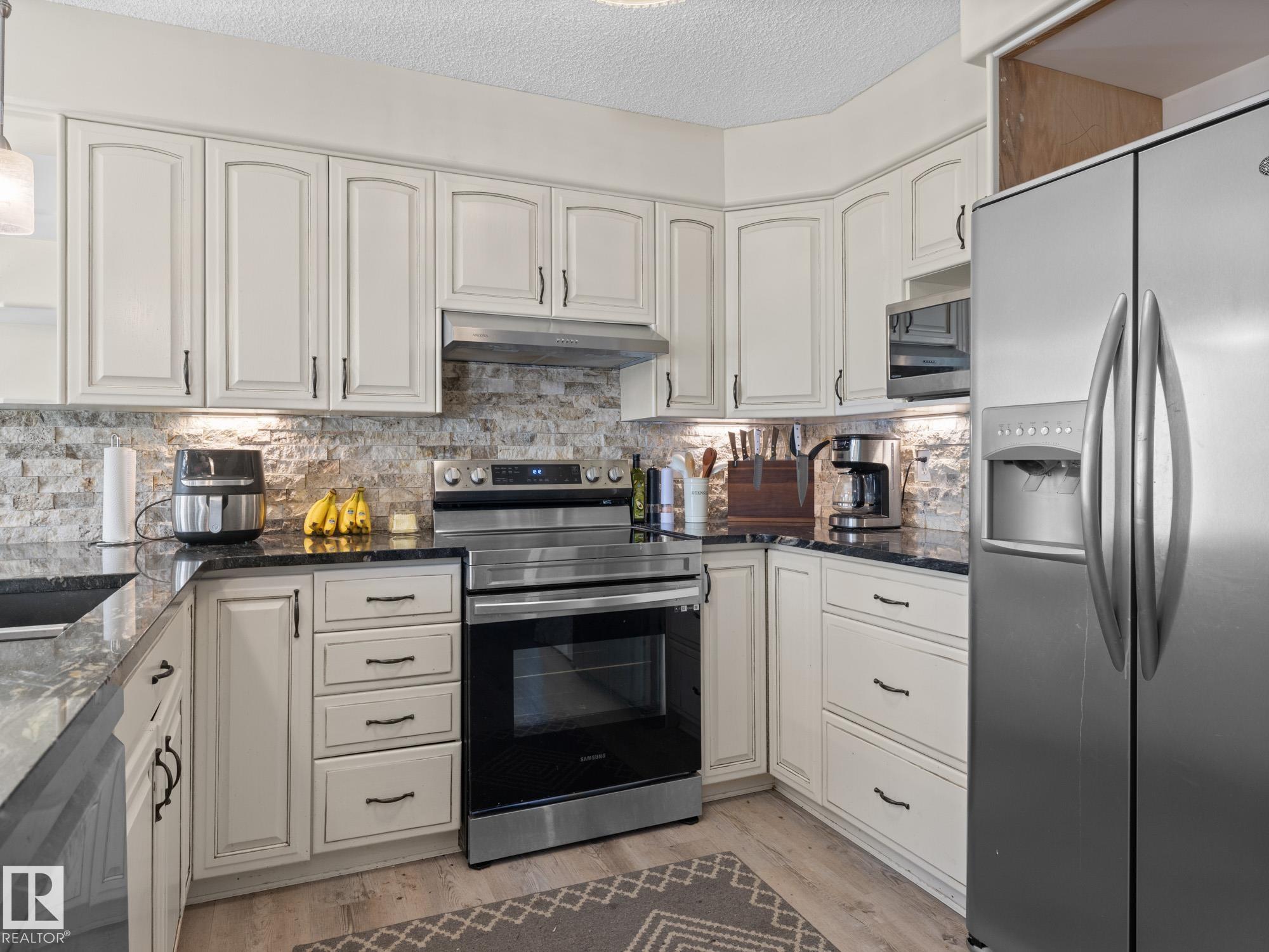 Photo 13 at 4 Rochelle Court, Coloniale Estates, Beaumont