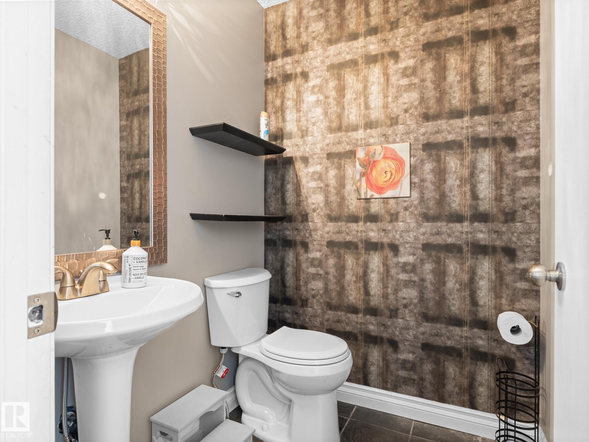 Photo 16 at 4 Rochelle Court, Coloniale Estates, Beaumont