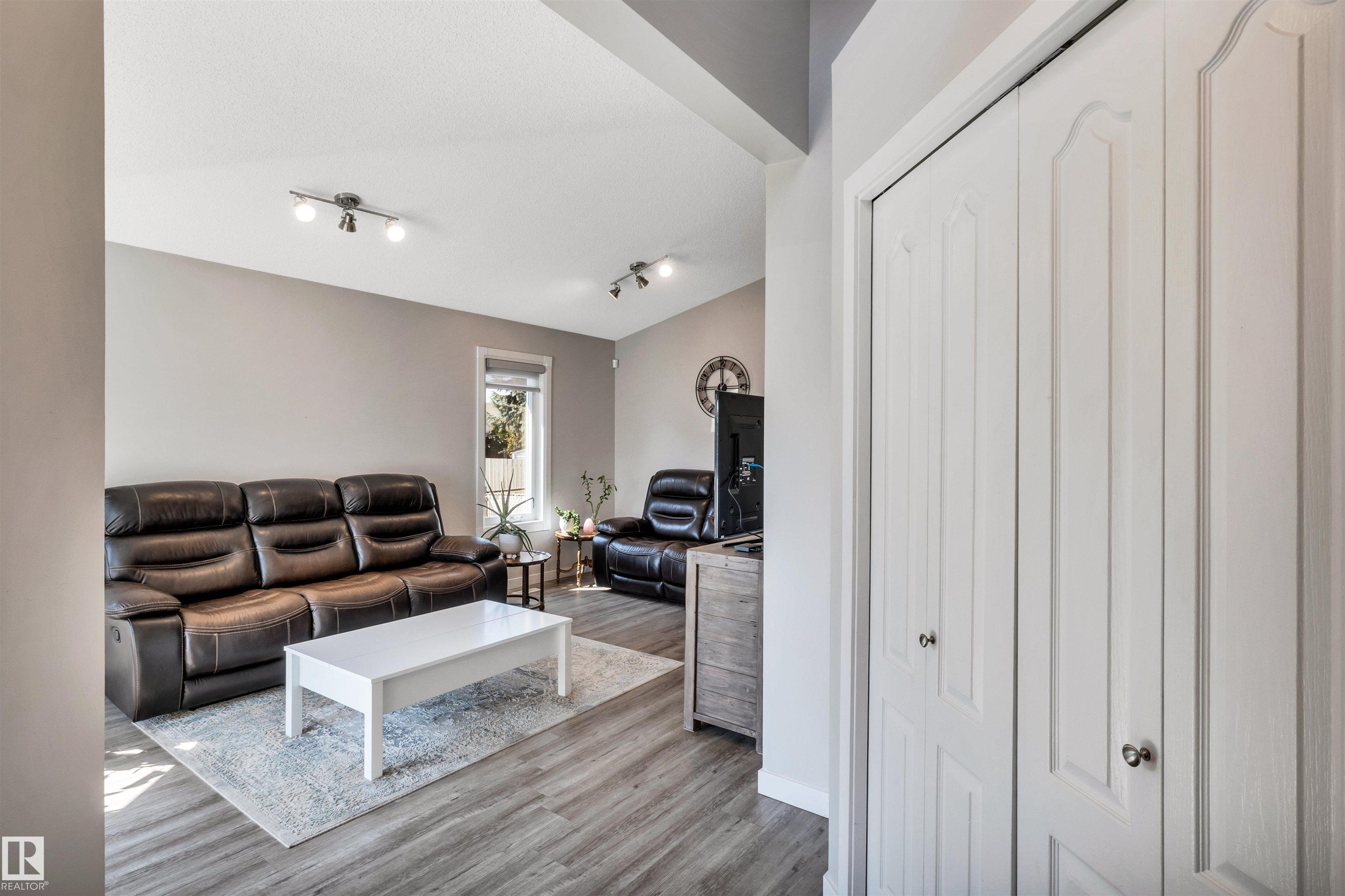 Photo 5 at 78 Deer Park Boulevard, Deer Park, Spruce Grove