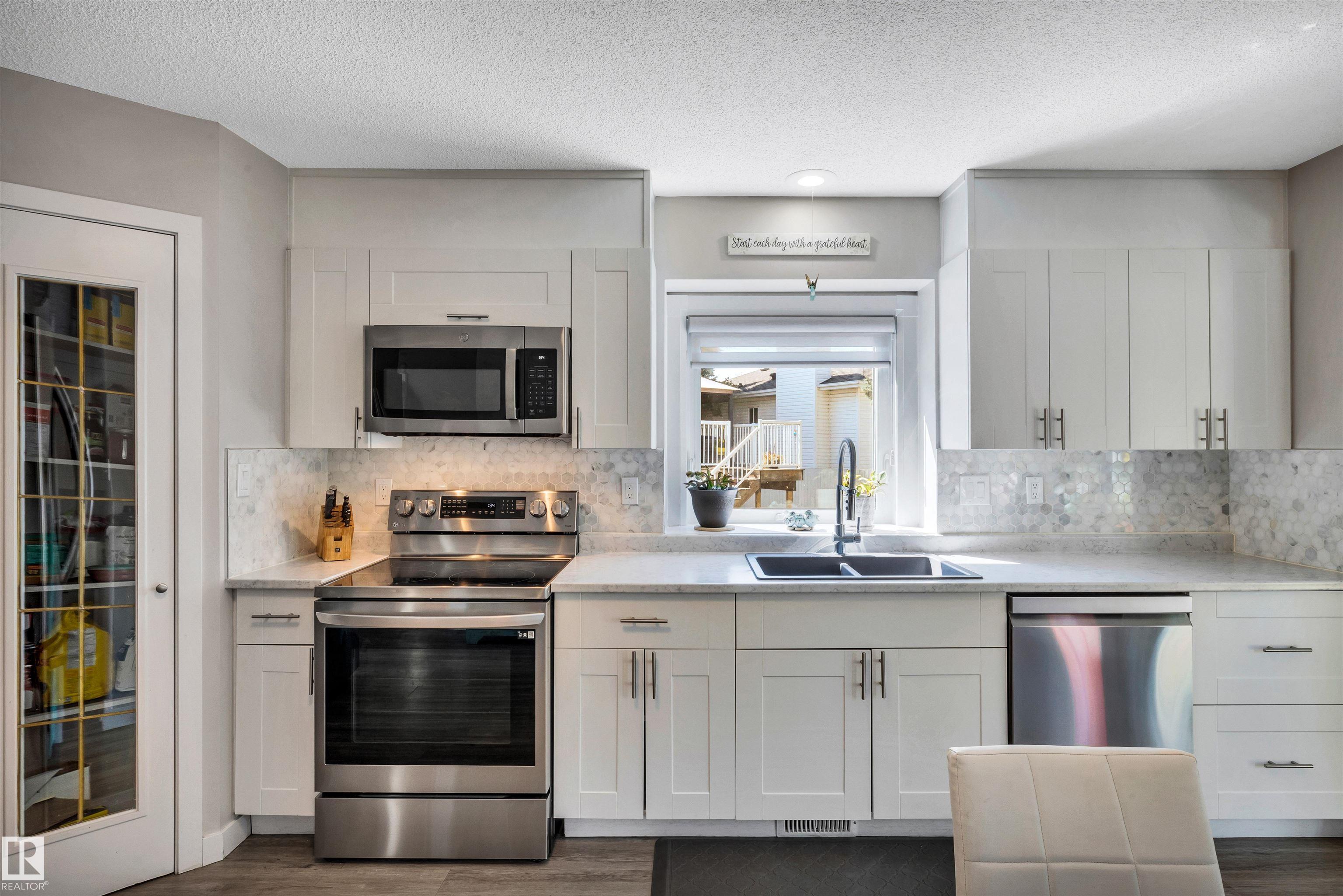Photo 10 at 78 Deer Park Boulevard, Deer Park, Spruce Grove