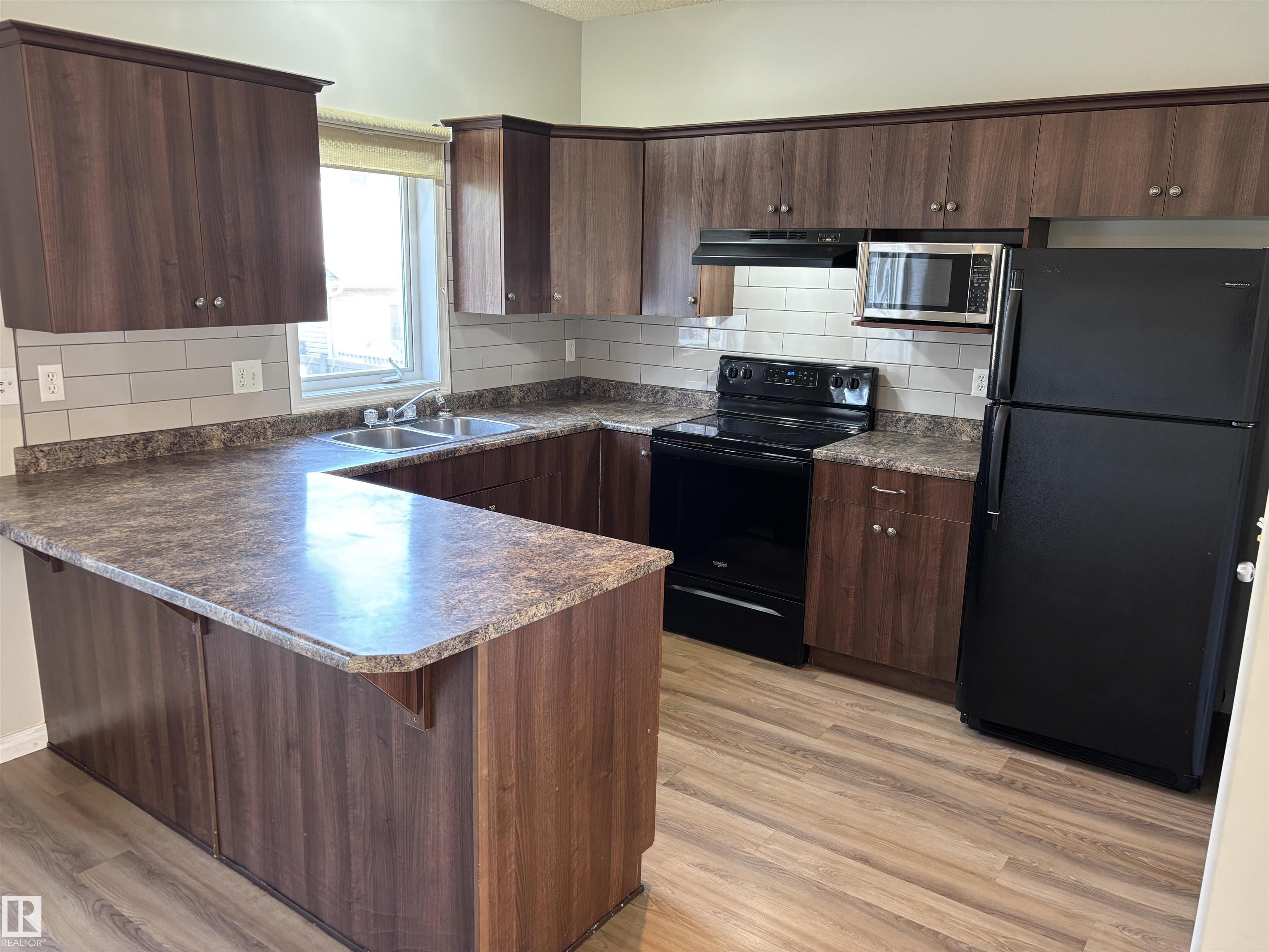 Photo 5 at 21 - 5102 30 Avenue, Place Chaleureuse, Beaumont