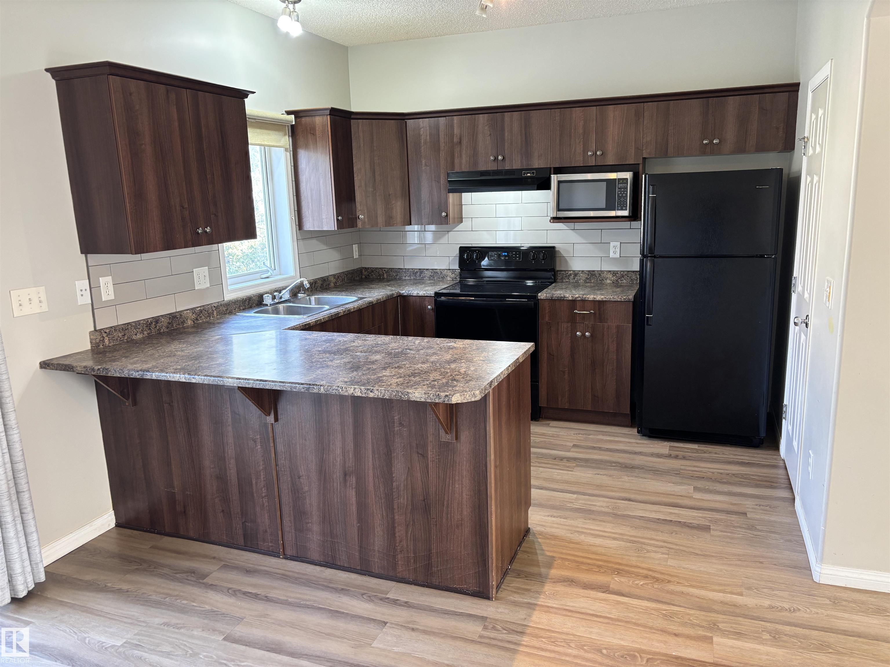 Photo 6 at 21 - 5102 30 Avenue, Place Chaleureuse, Beaumont