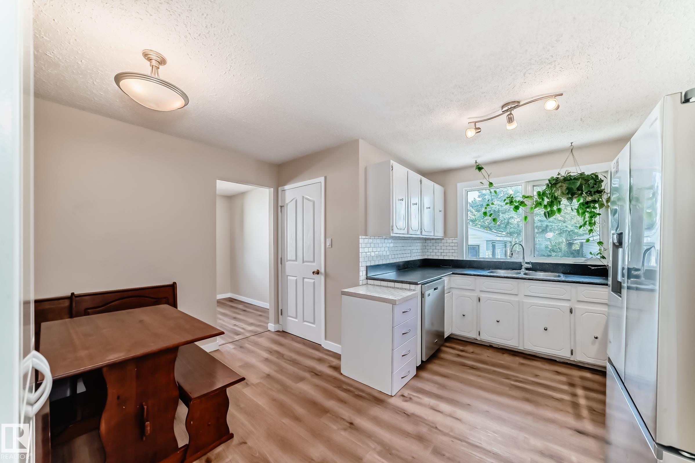 Photo 11 at 3605 41 Street, Caledonia, Leduc