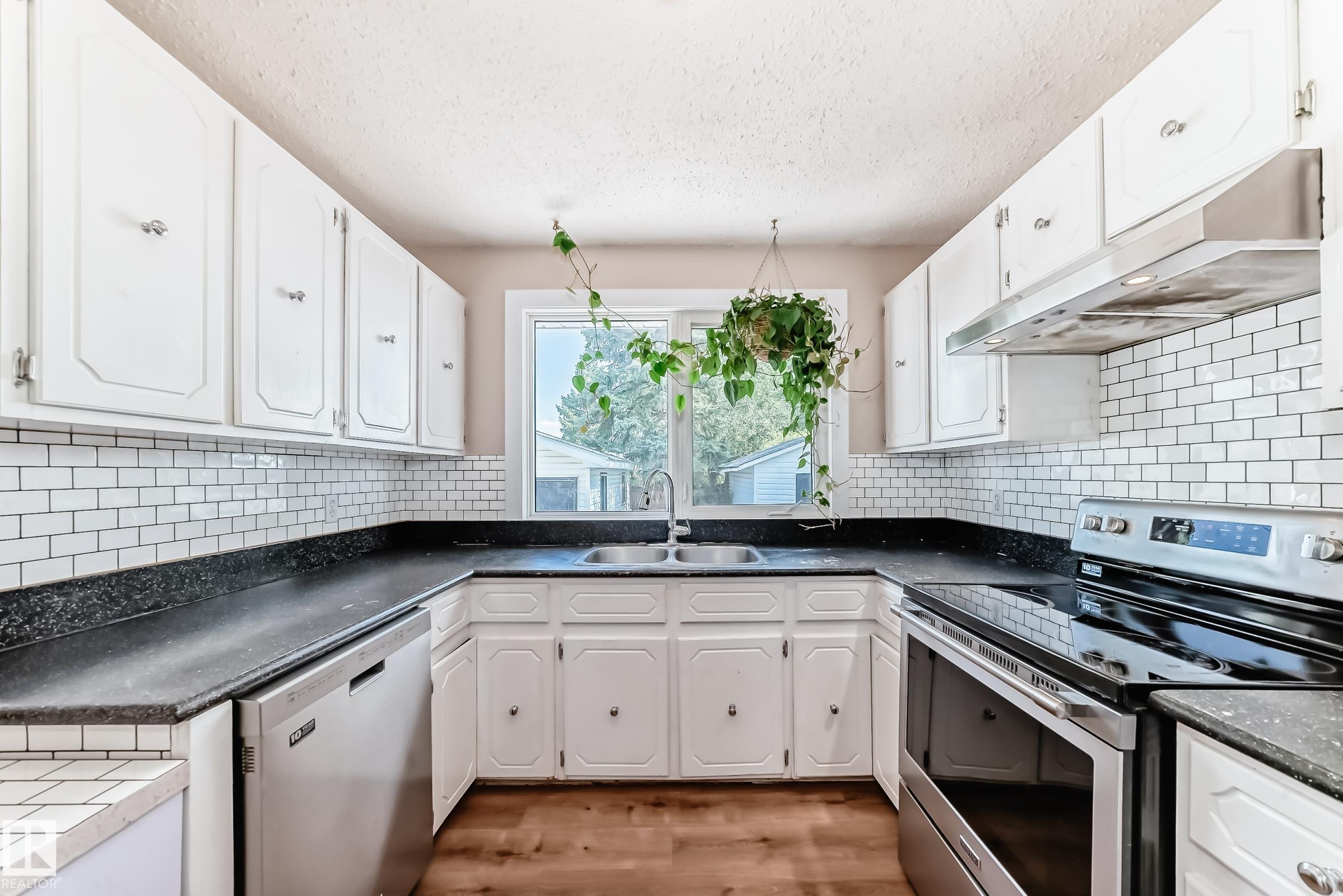 Photo 6 at 3605 41 Street, Caledonia, Leduc