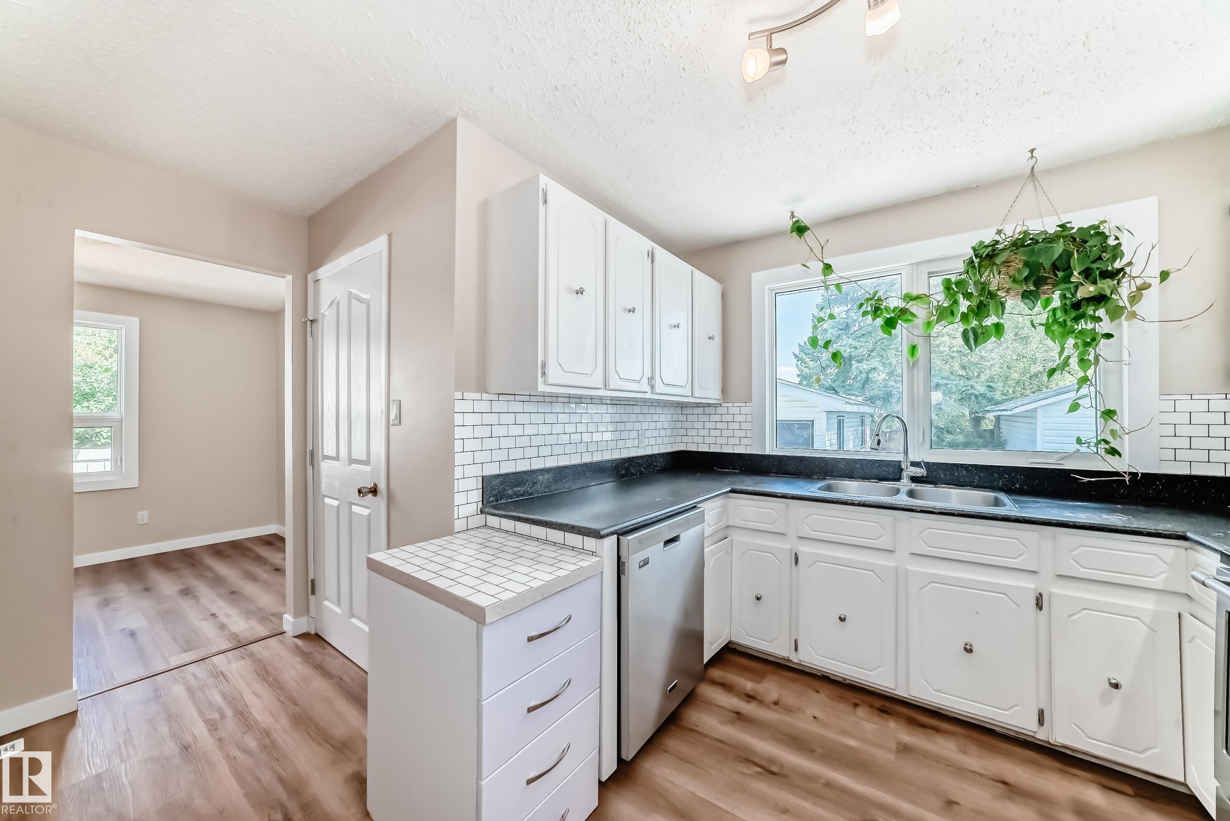 Photo 7 at 3605 41 Street, Caledonia, Leduc