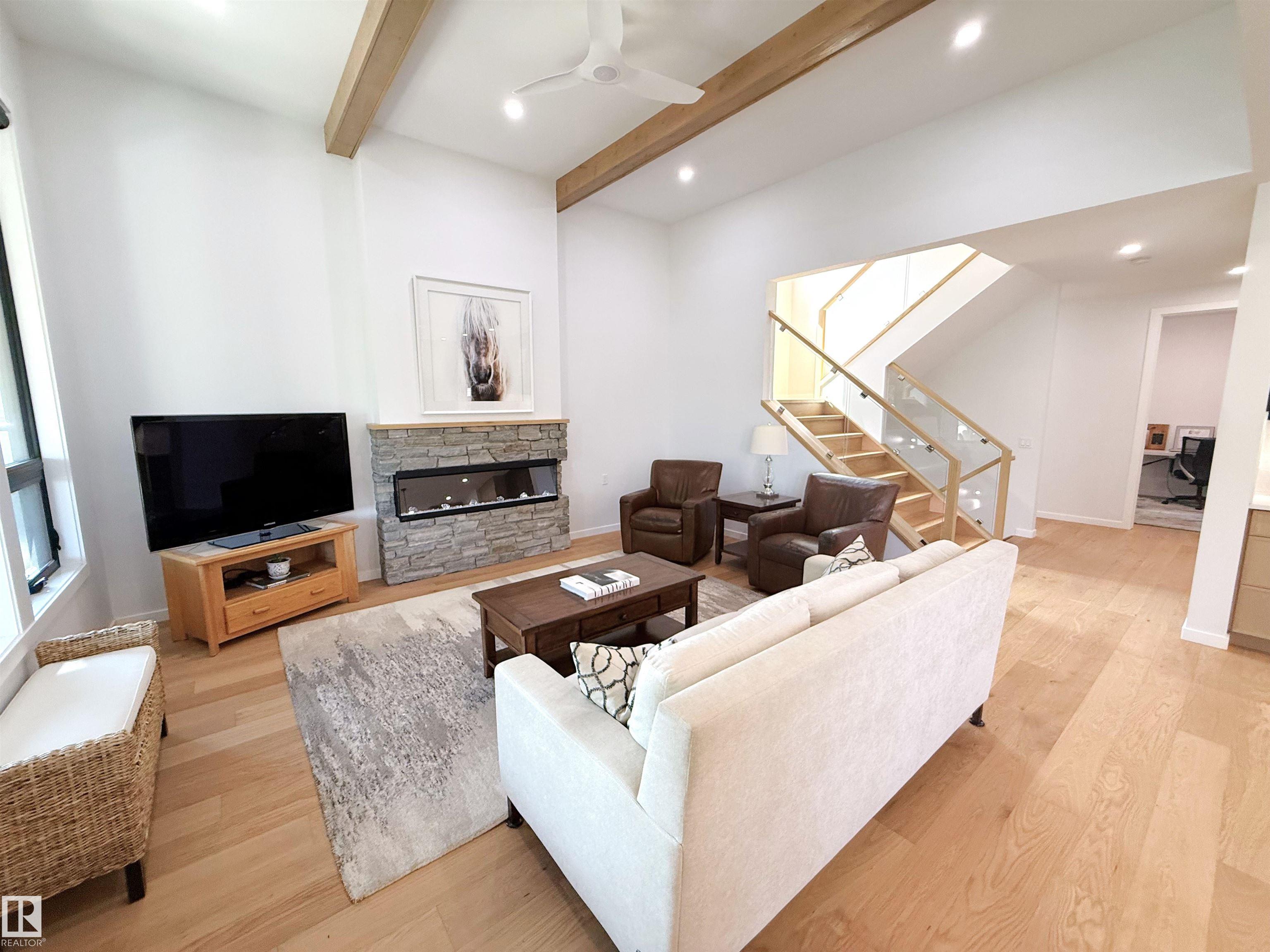 Photo 2 at 8 Arthur Way, Aspen Glen, Spruce Grove