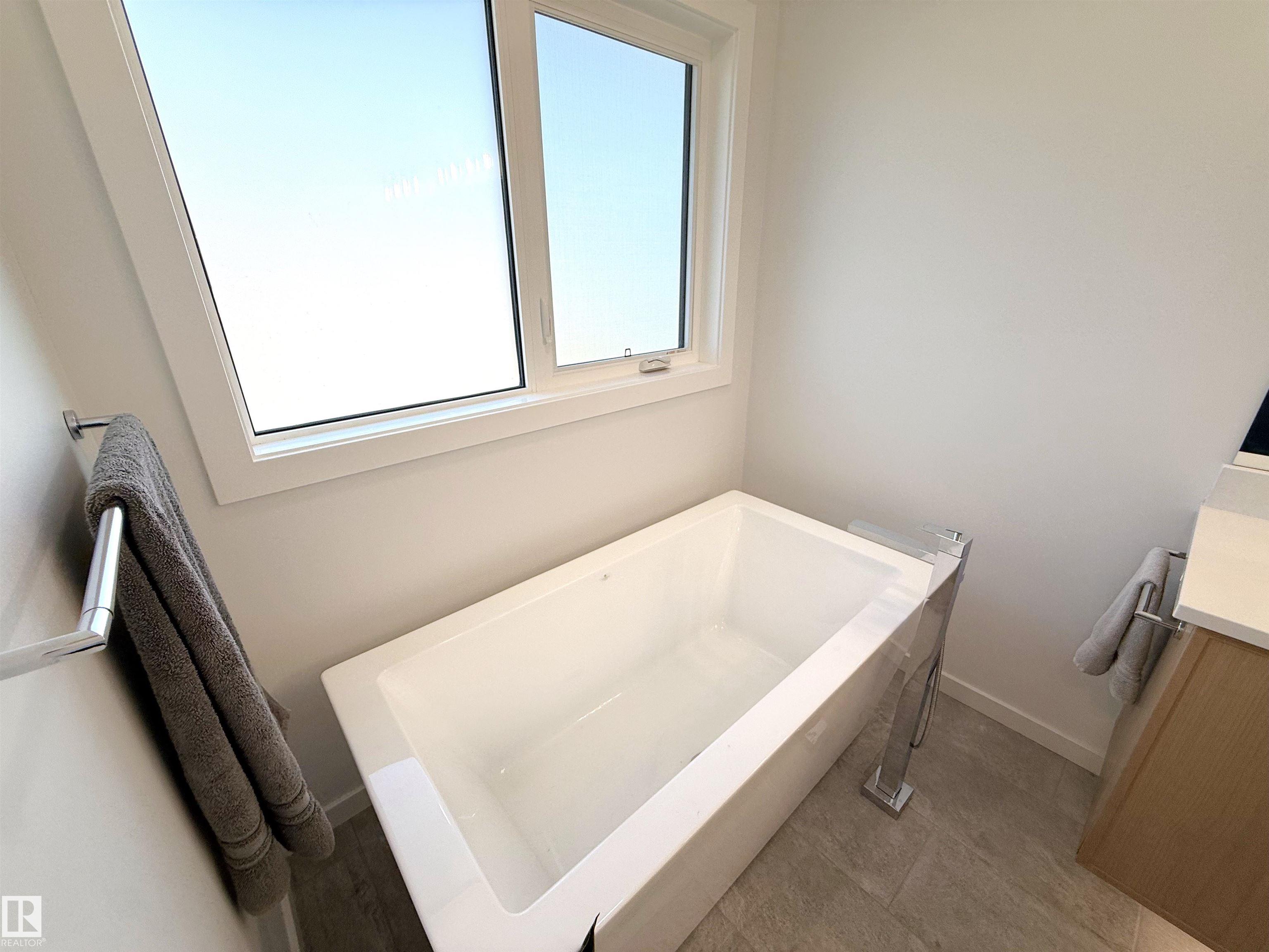 Photo 30 at 8 Arthur Way, Aspen Glen, Spruce Grove