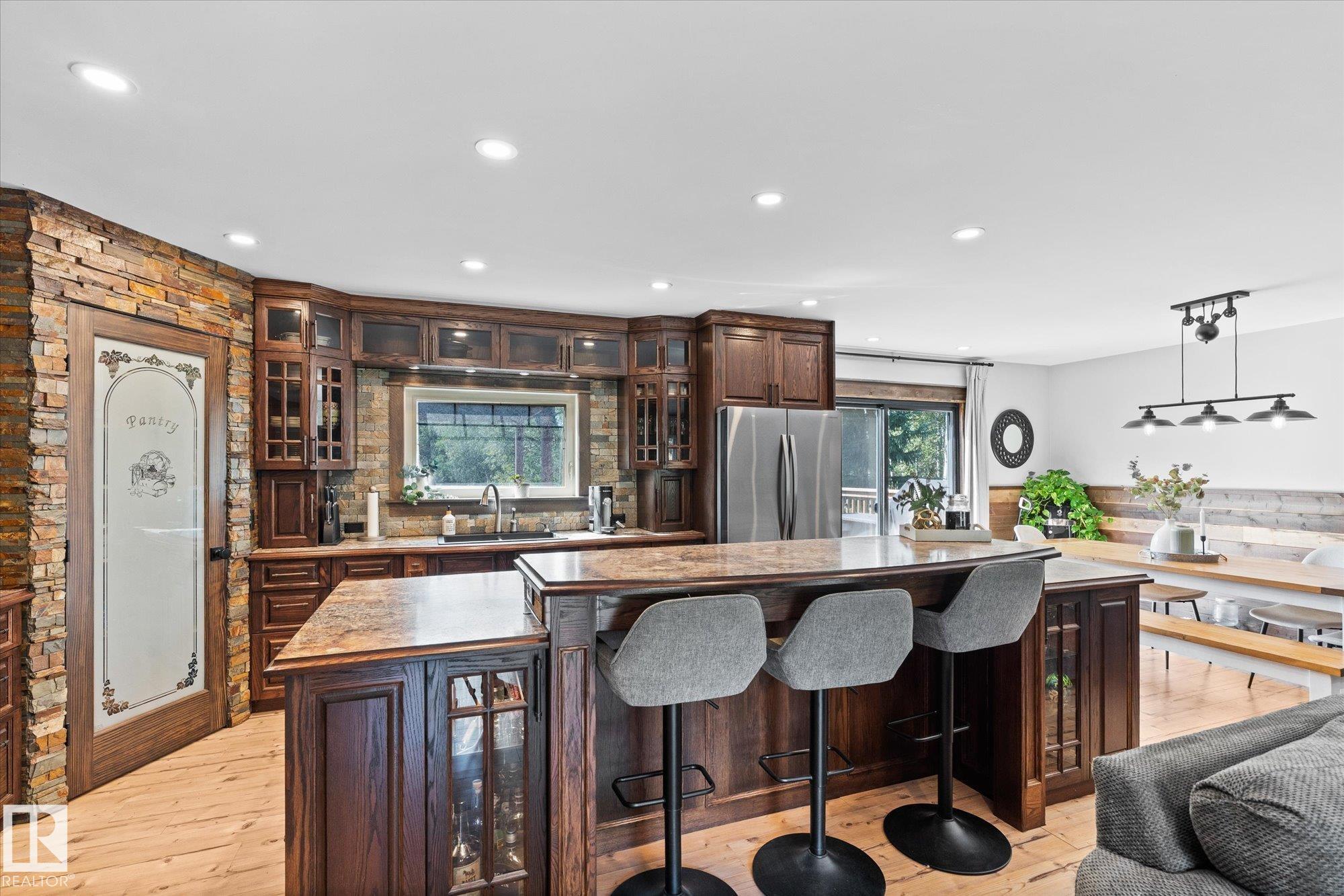 Photo 11 at 12 - 53333 Rge Road 20, Chateau Heights, Rural Parkland County