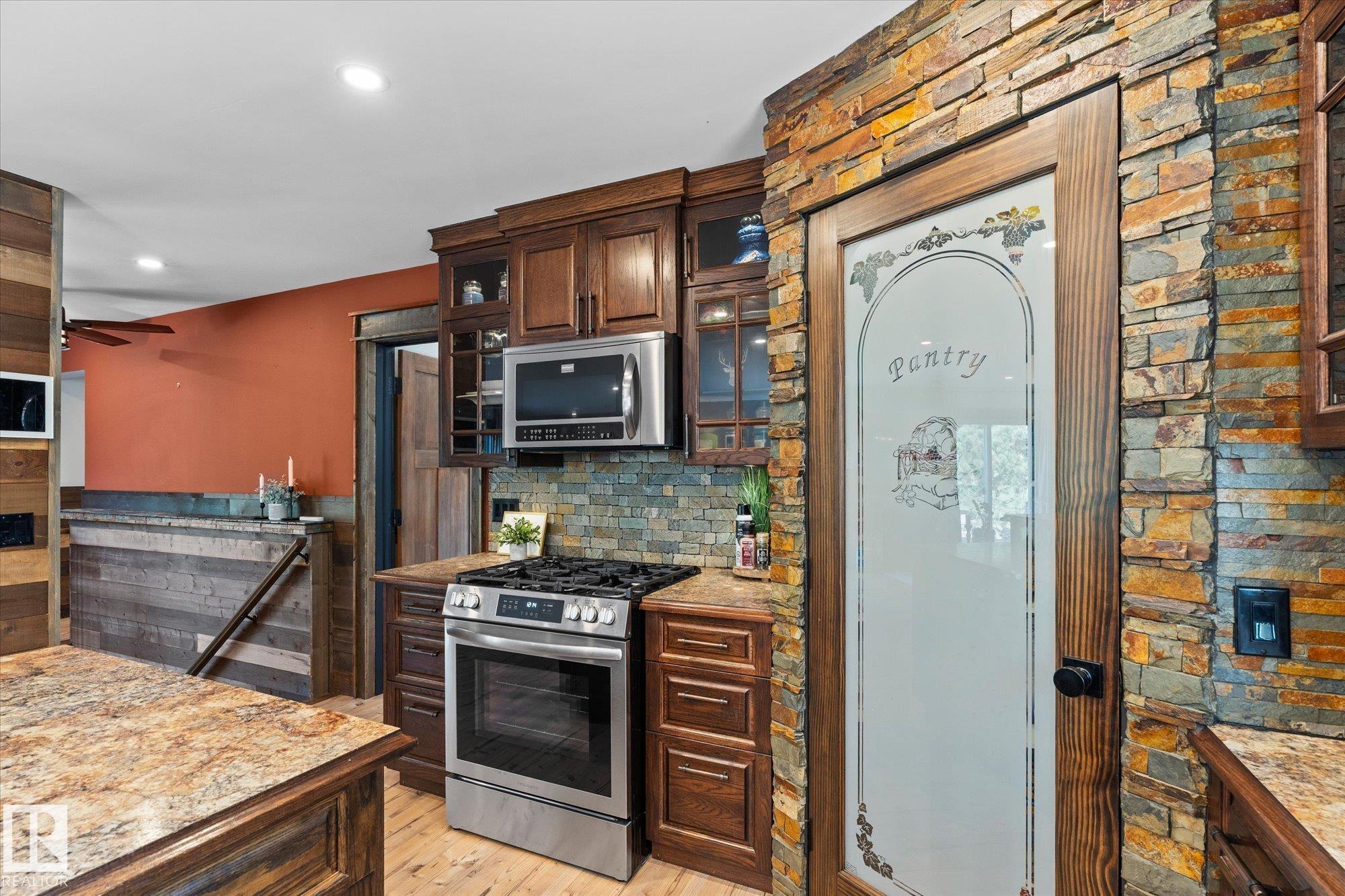 Photo 13 at 12 - 53333 Rge Road 20, Chateau Heights, Rural Parkland County