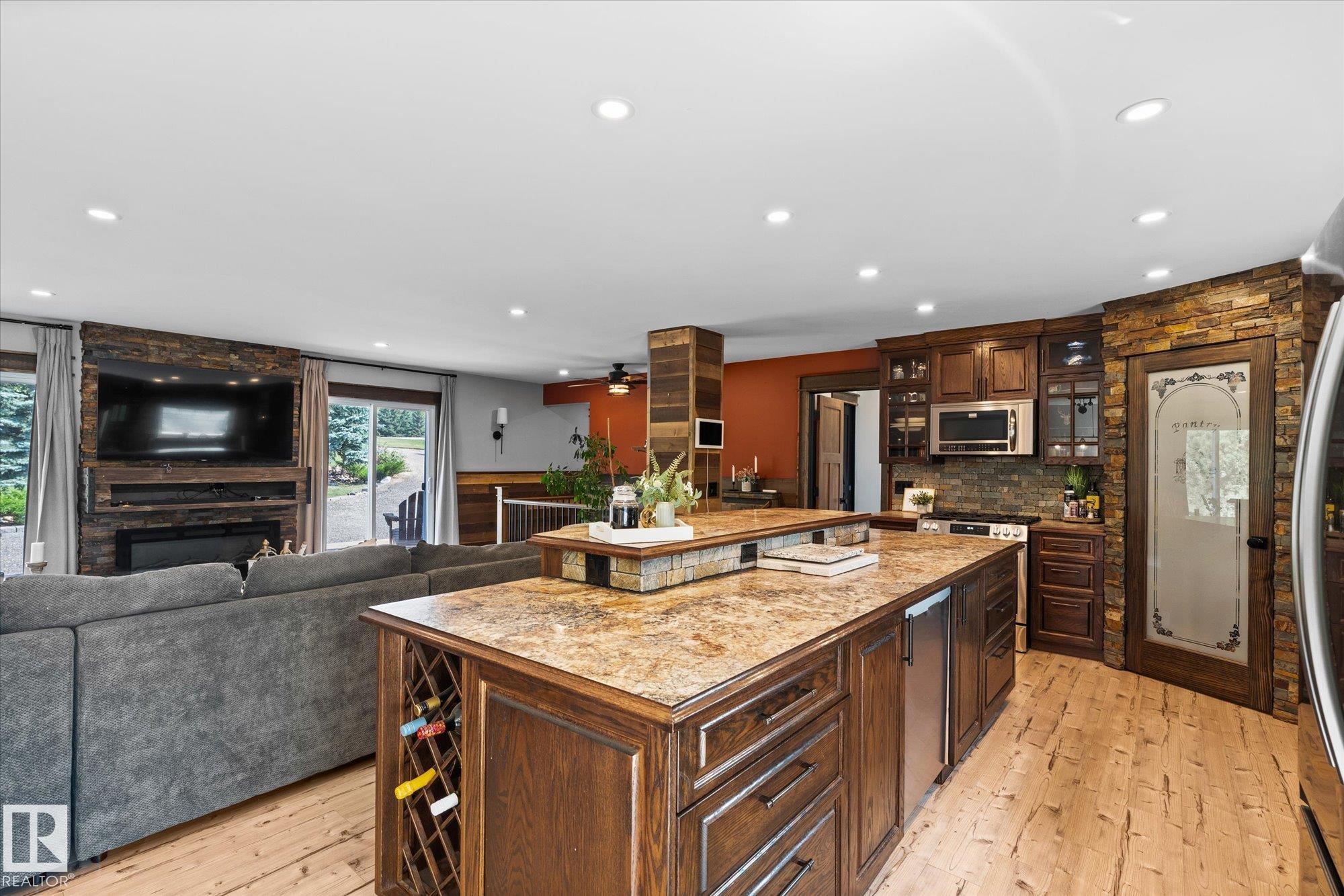Photo 14 at 12 - 53333 Rge Road 20, Chateau Heights, Rural Parkland County